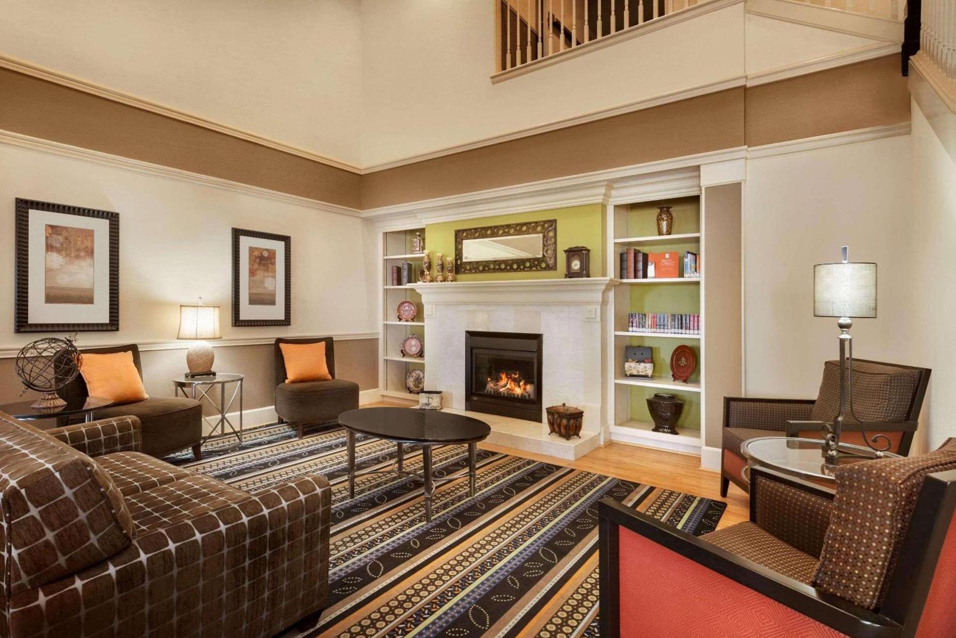 Garner Hotel Evansville East by IHG photo 2