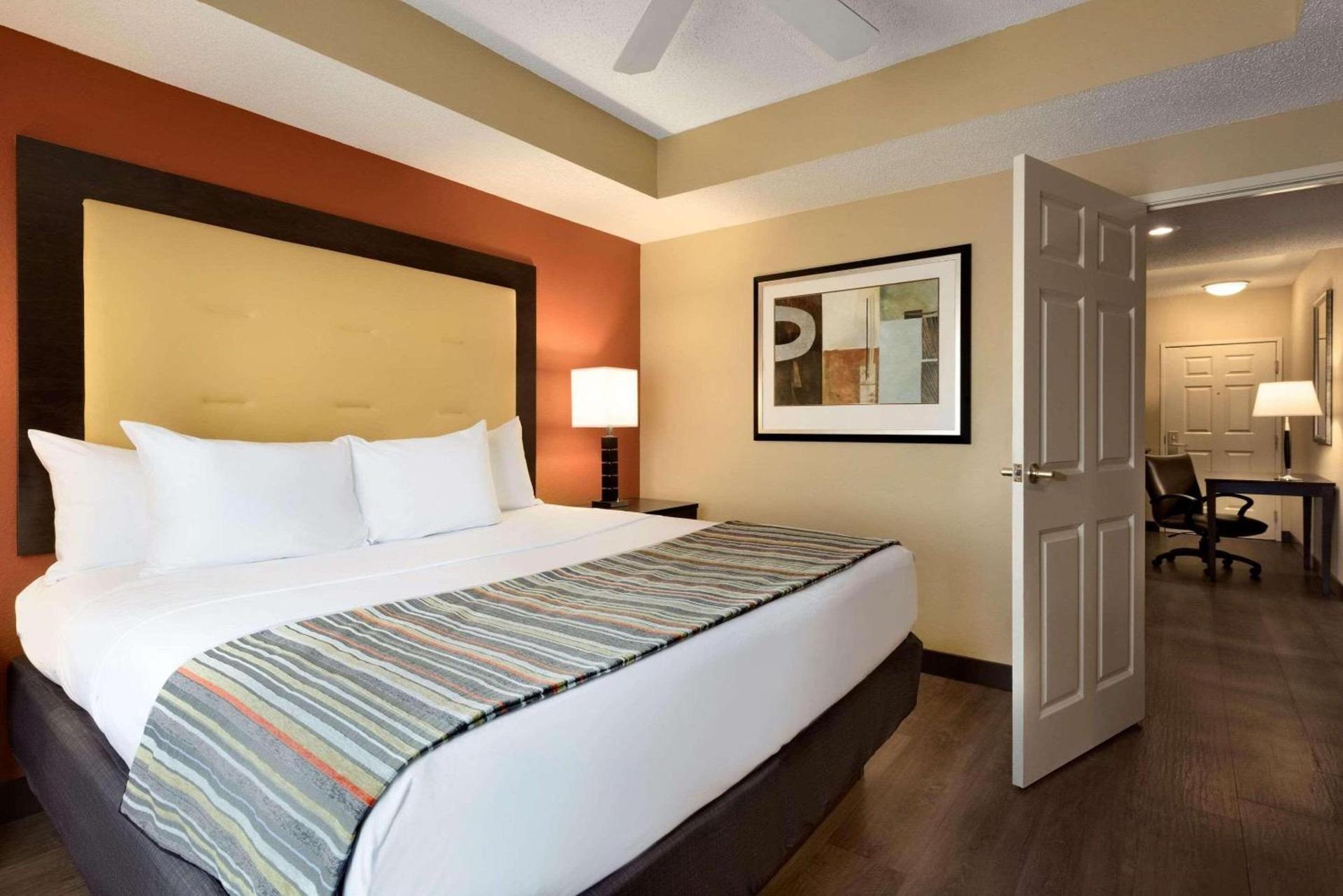 Garner Hotel Evansville East by IHG photo 7