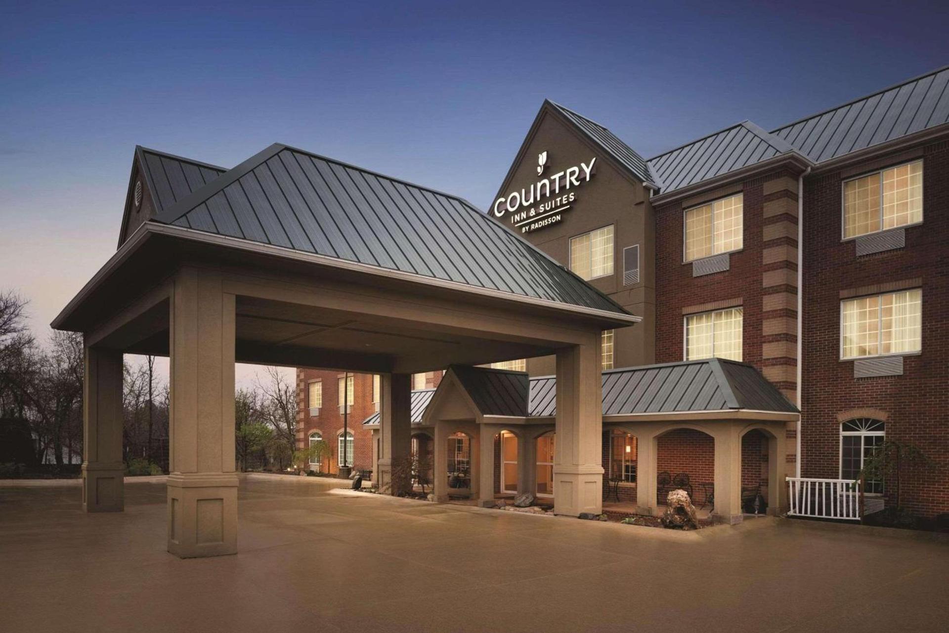 Country Inn & Suites by Radisson, Valparaiso, IN — hotel in Valparaiso