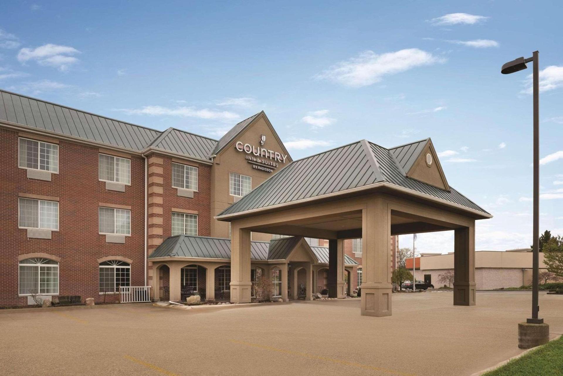Country Inn & Suites by Radisson, Valparaiso, IN photo 2