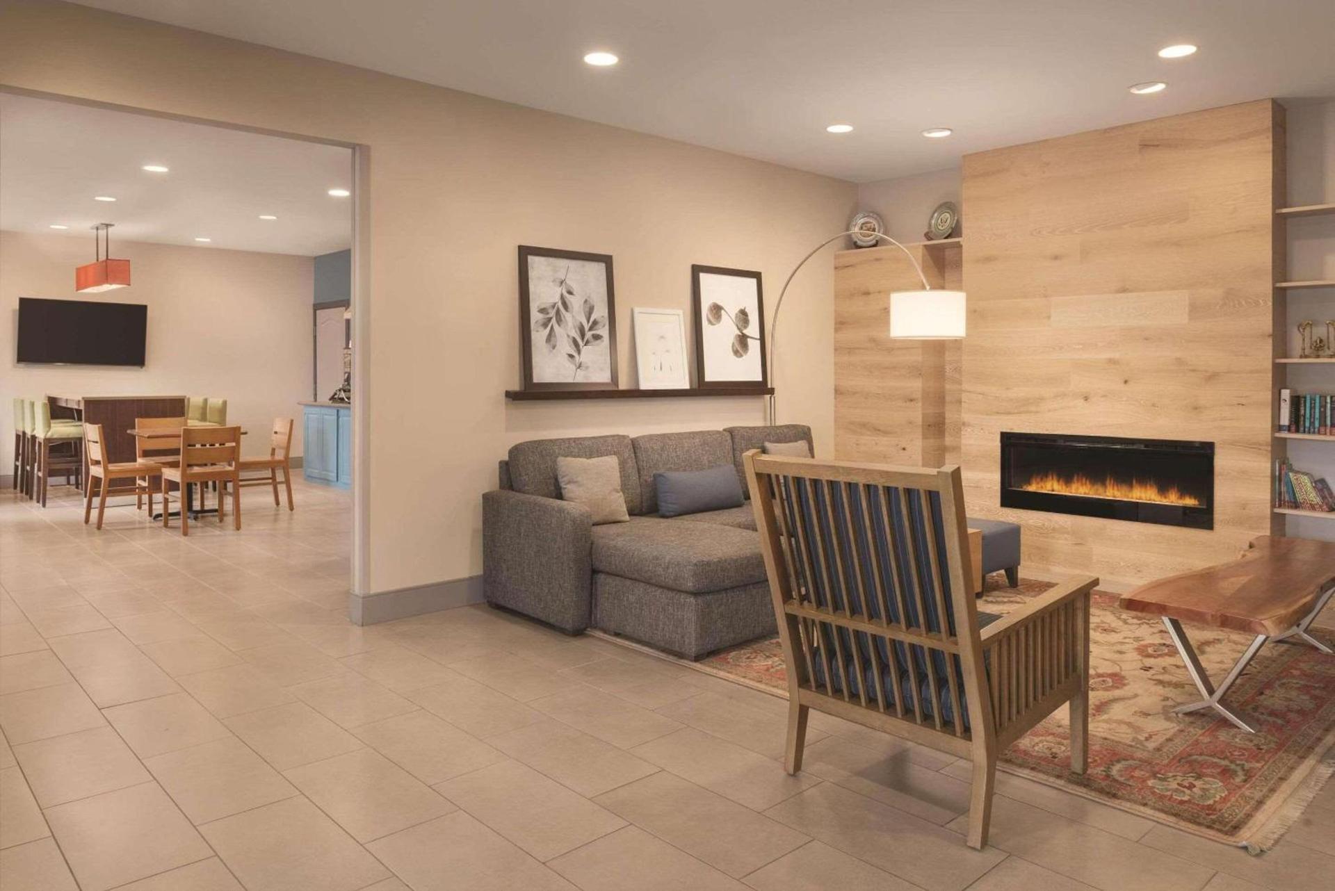 Country Inn & Suites by Radisson, Valparaiso, IN photo 3