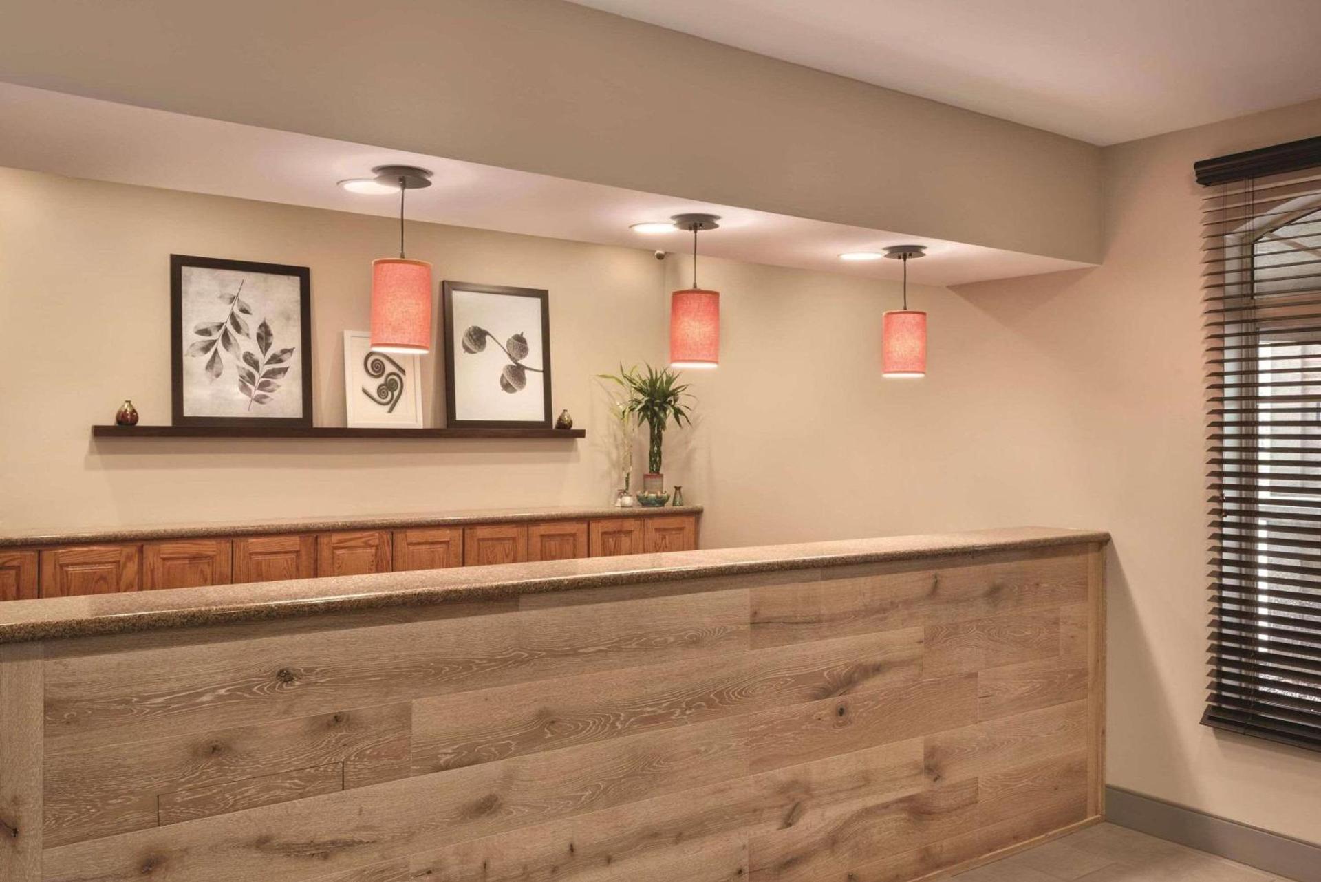 Country Inn & Suites by Radisson, Valparaiso, IN photo 4