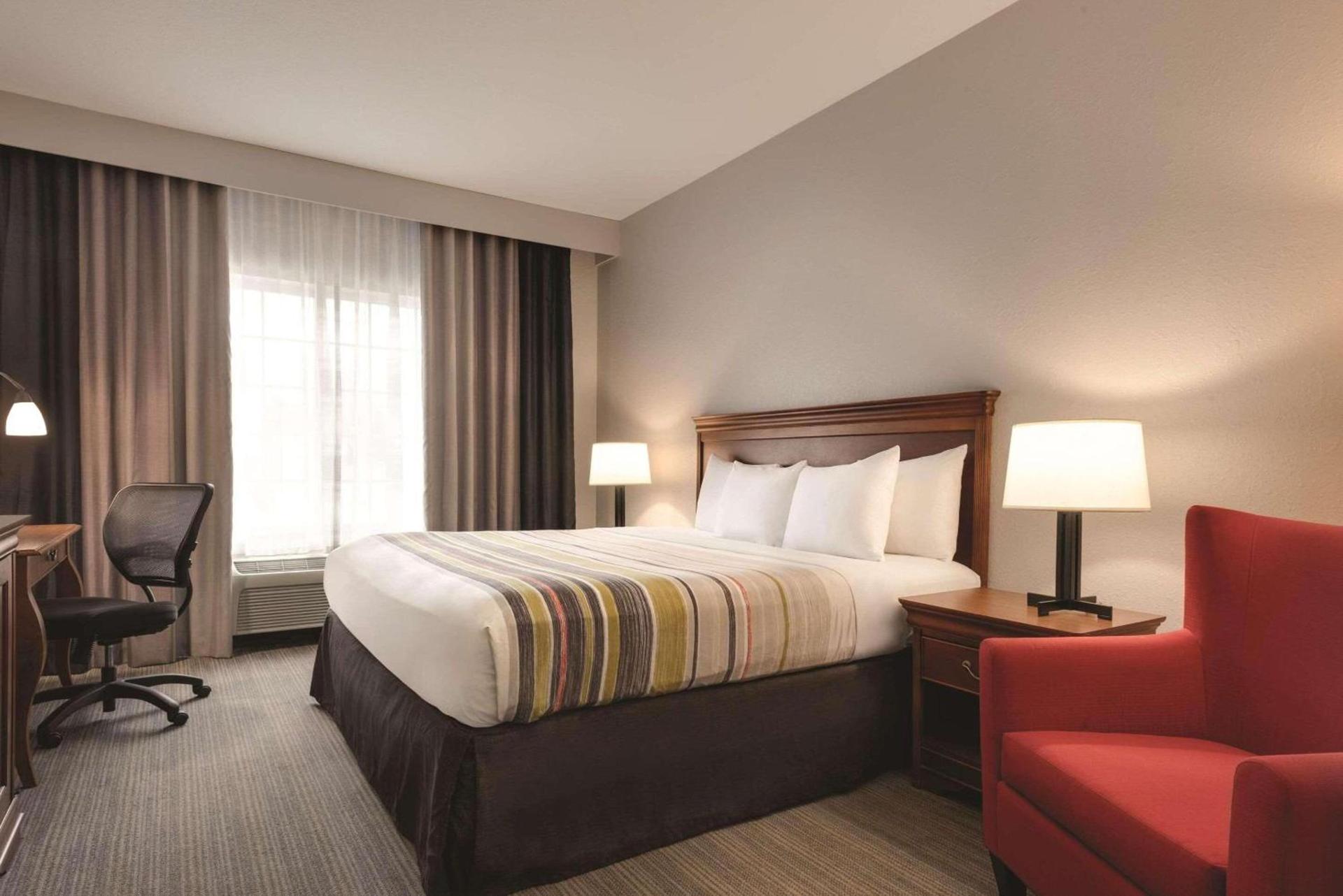 Country Inn & Suites by Radisson, Valparaiso, IN photo 7
