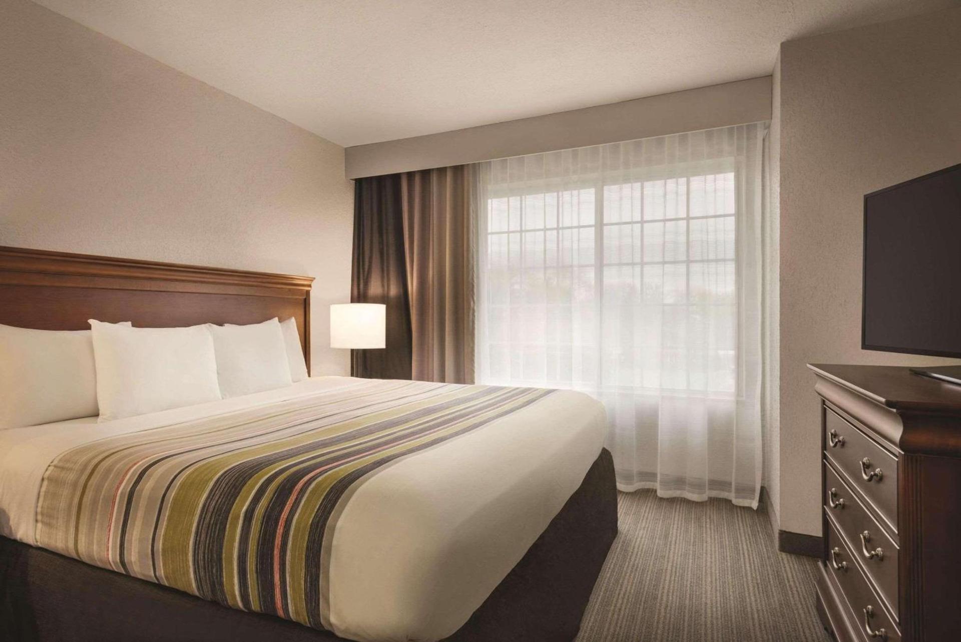 Country Inn & Suites by Radisson, Valparaiso, IN photo 11