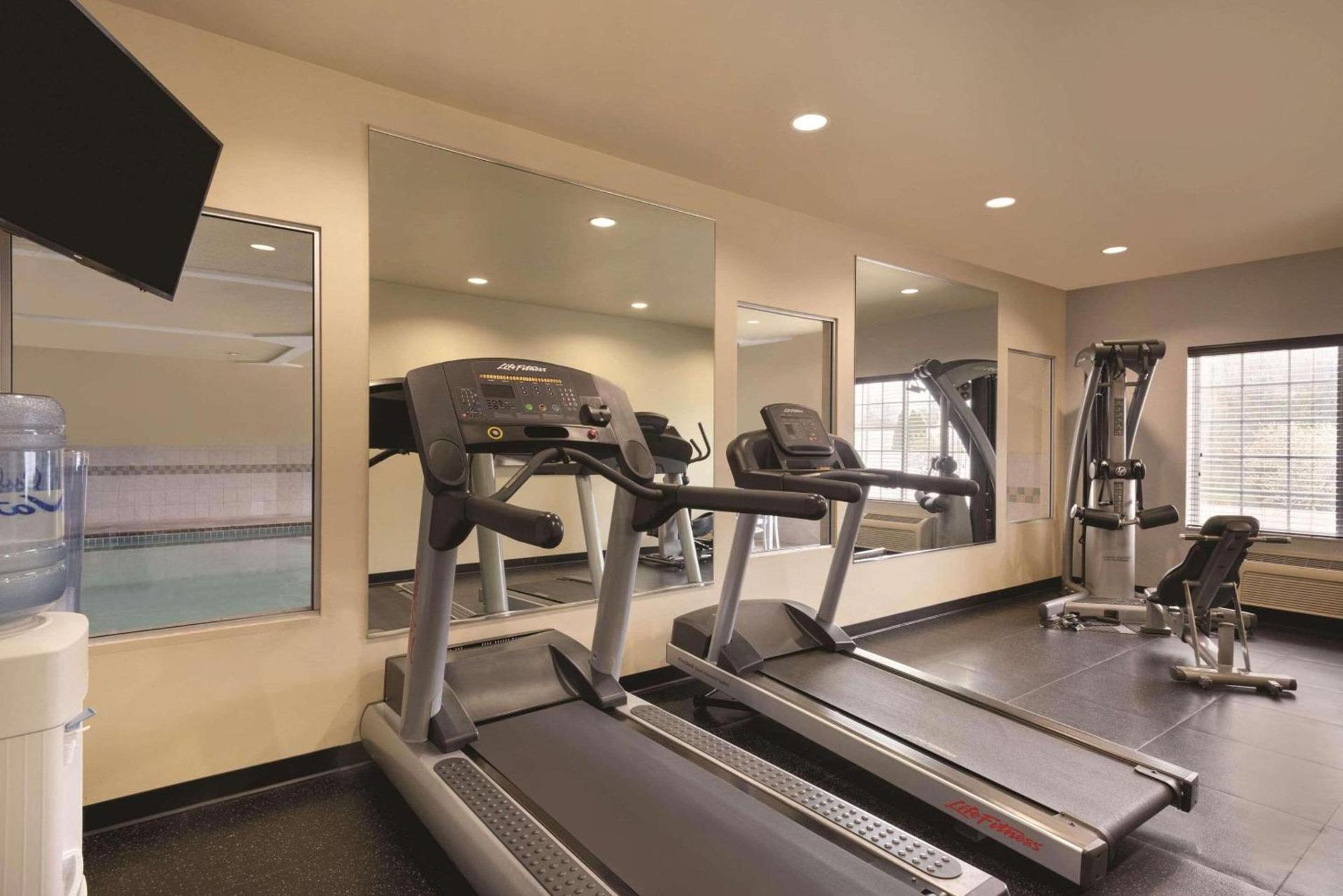 Country Inn & Suites by Radisson, Valparaiso, IN photo 17