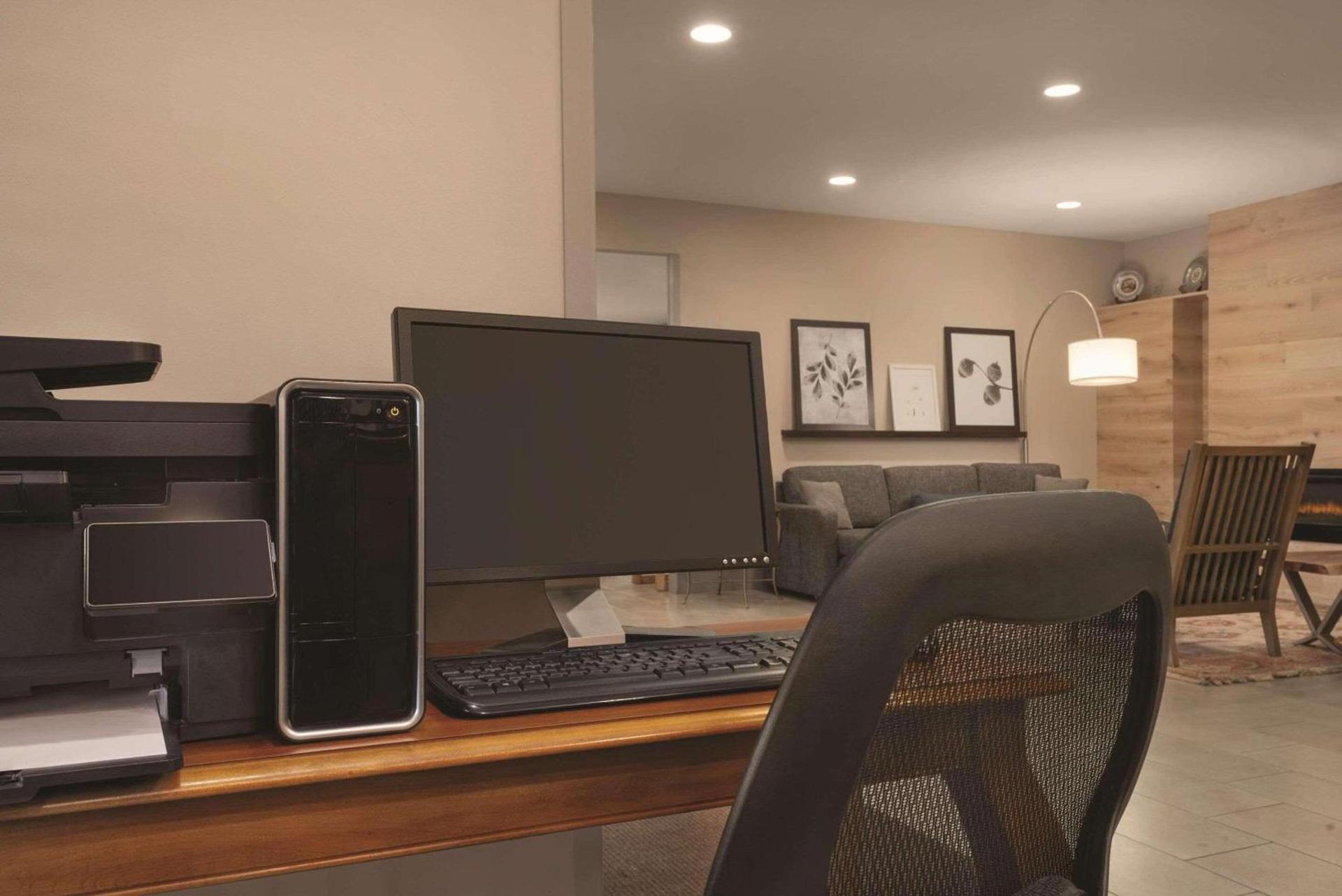 Country Inn & Suites by Radisson, Valparaiso, IN photo 18