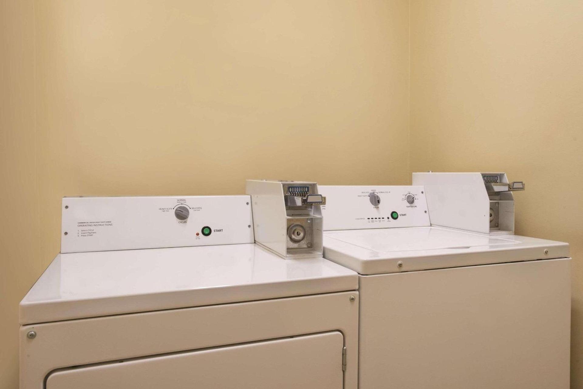 Country Inn & Suites by Radisson, Valparaiso, IN photo 21