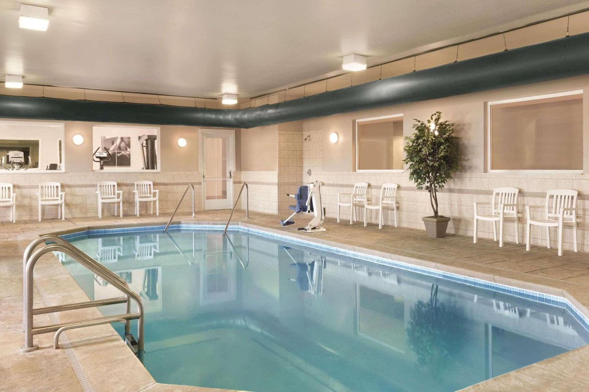 Country Inn & Suites by Radisson, Indianapolis Airport South, IN photo 8