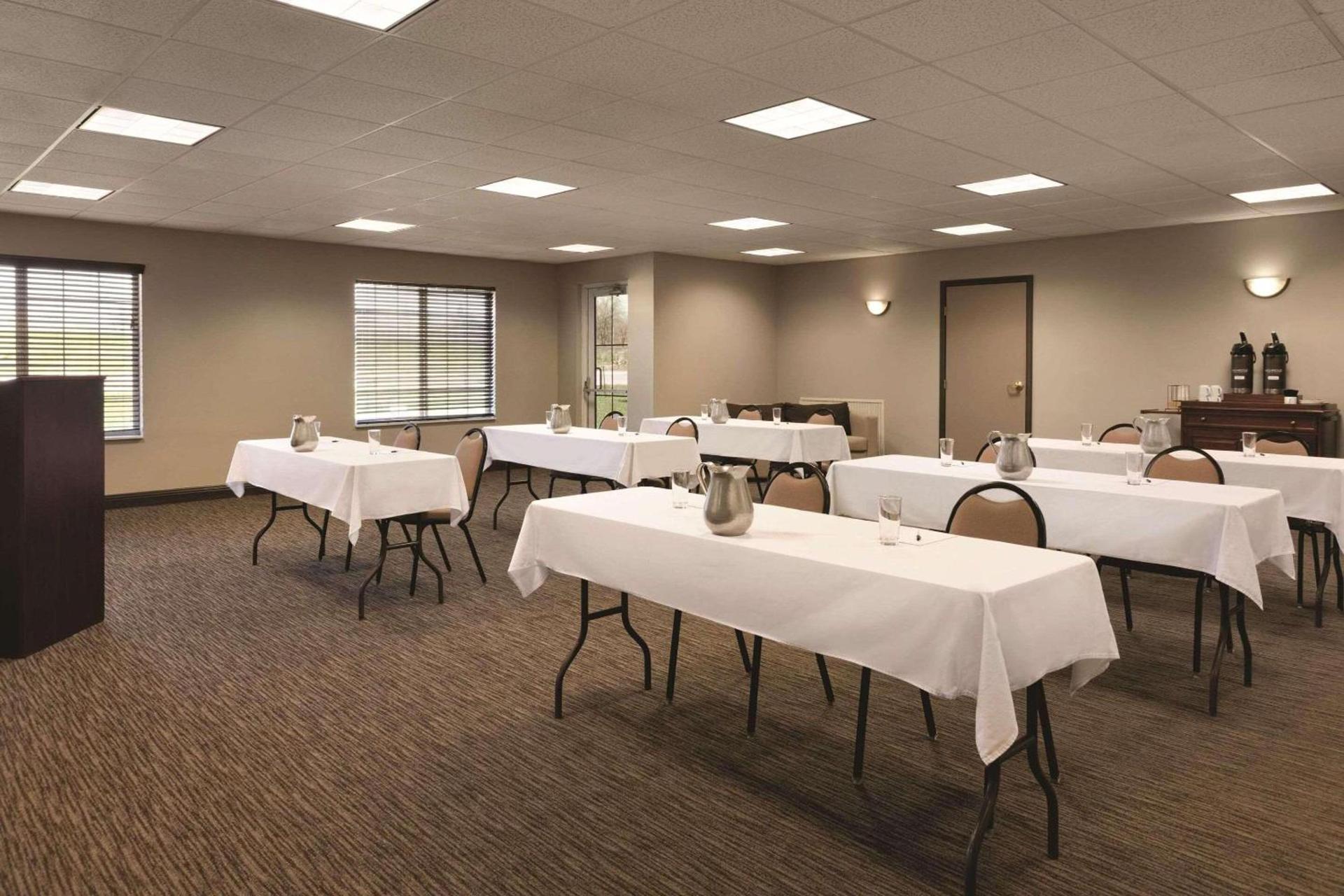Country Inn & Suites by Radisson, Indianapolis Airport South, IN photo 11