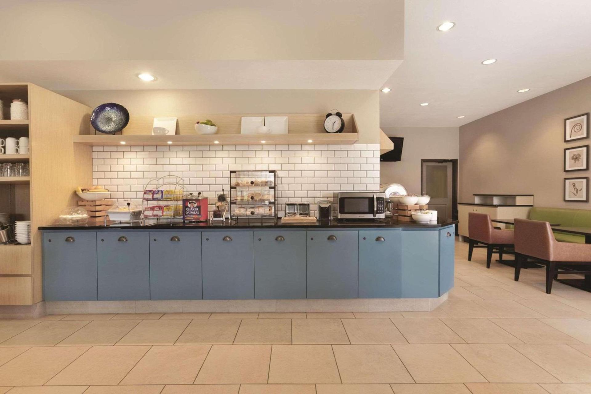 Country Inn & Suites by Radisson, Indianapolis Airport South, IN photo 13