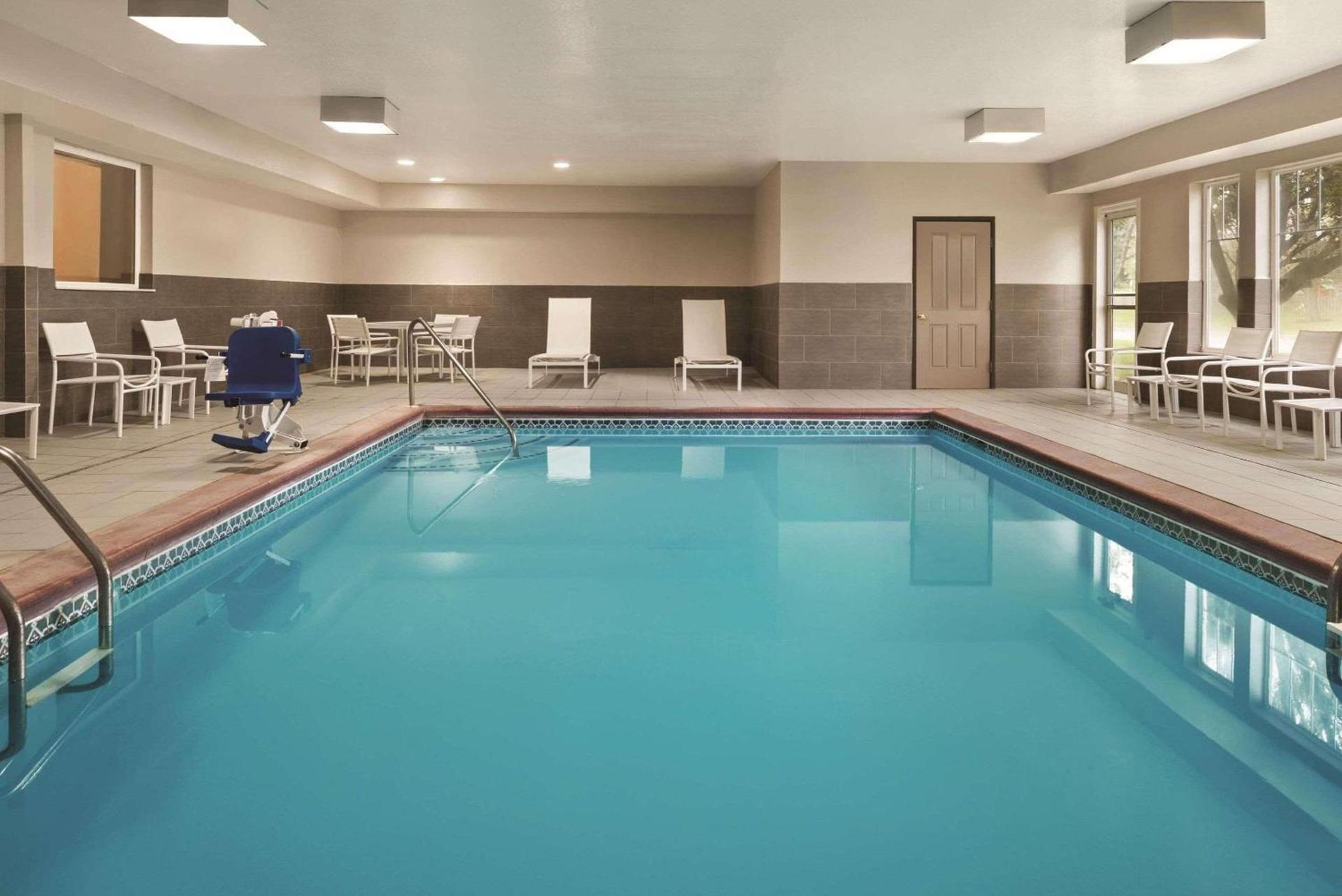 Country Inn & Suites by Radisson, Indianapolis South, IN photo 7