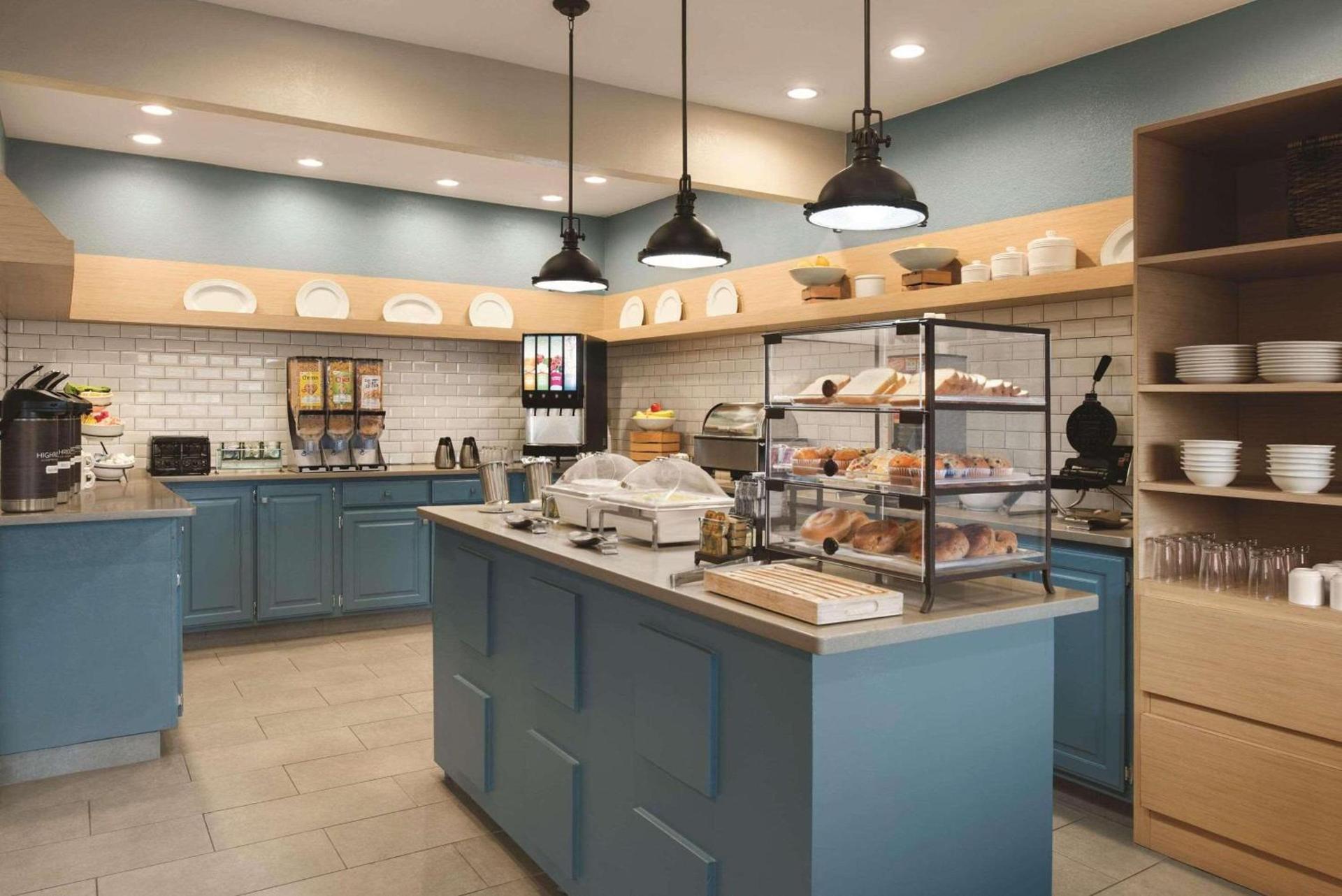 Country Inn & Suites by Radisson, Indianapolis South, IN photo 10