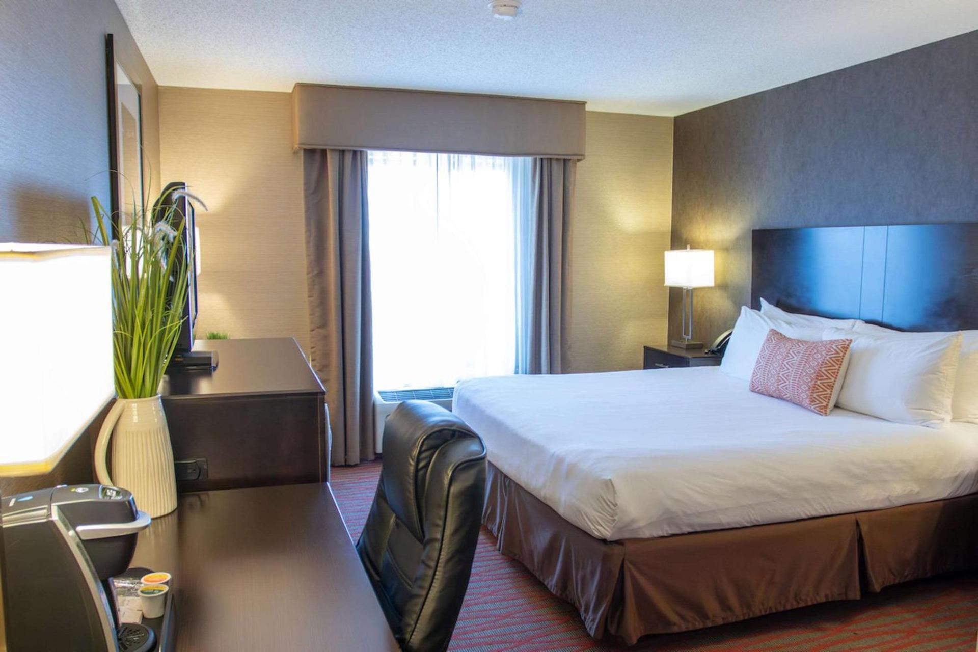 Country Inn & Suites by Radisson, Garden City, KS photo 2