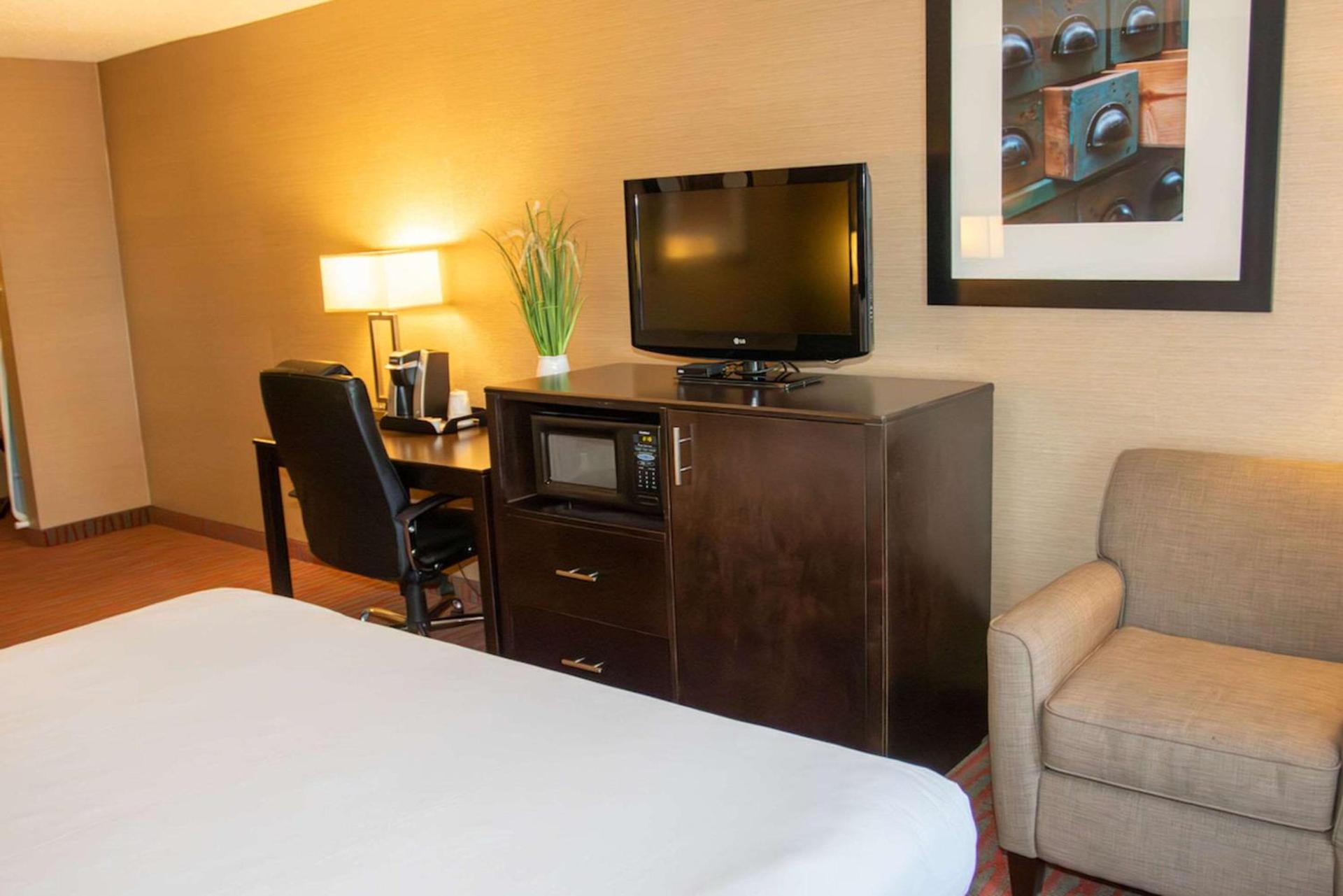 Country Inn & Suites by Radisson, Garden City, KS photo 5