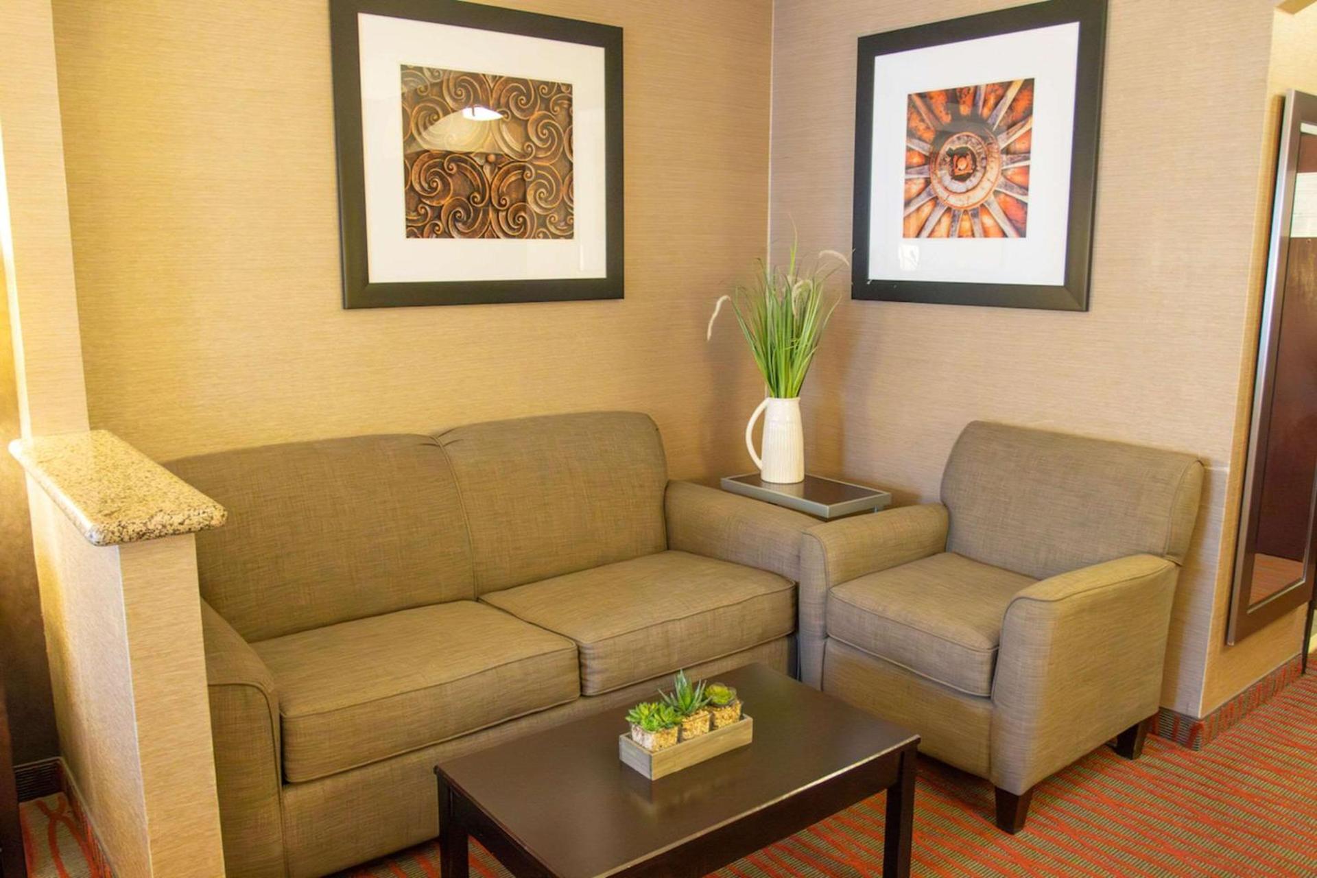 Country Inn & Suites by Radisson, Garden City, KS photo 9