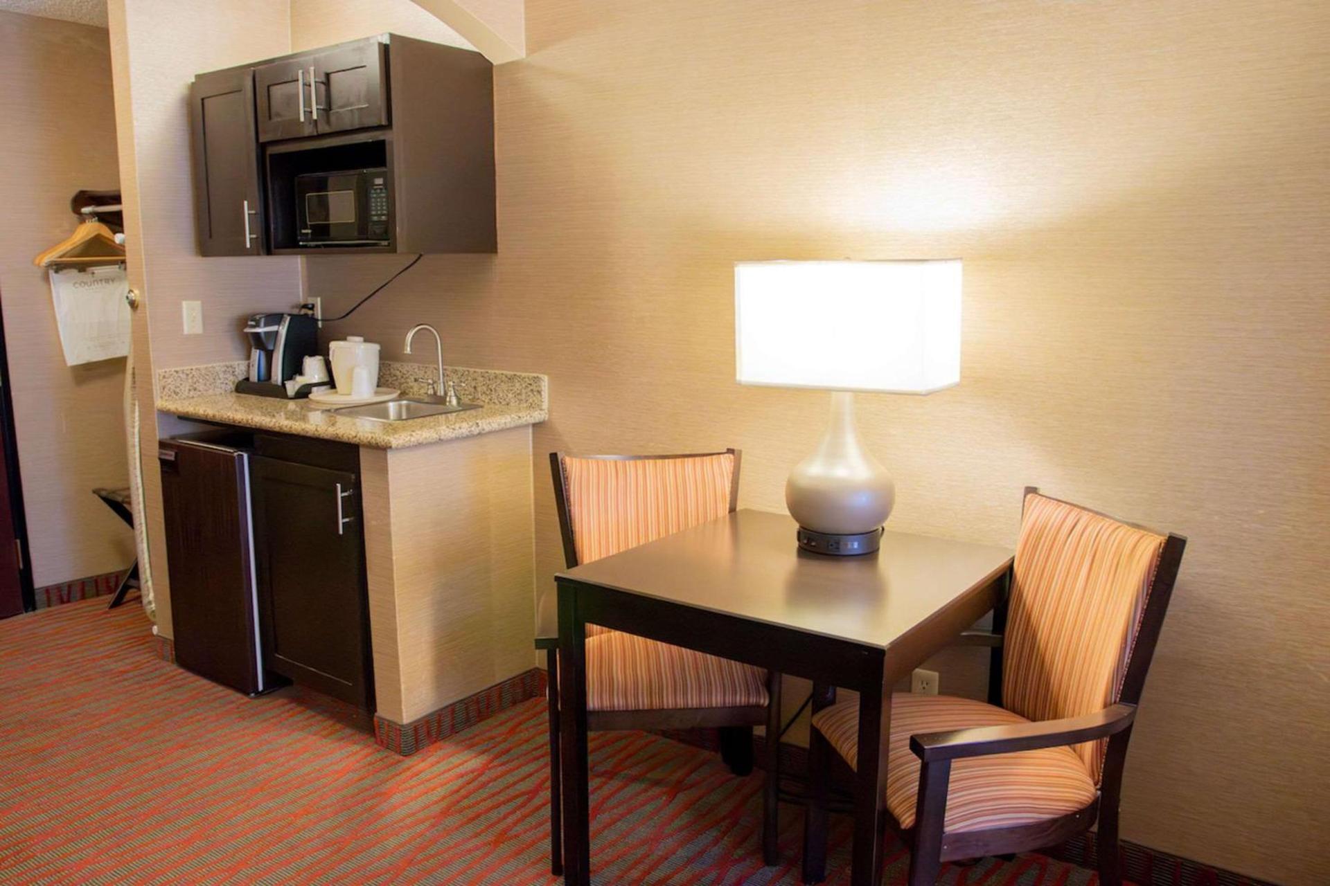 Country Inn & Suites by Radisson, Garden City, KS photo 10