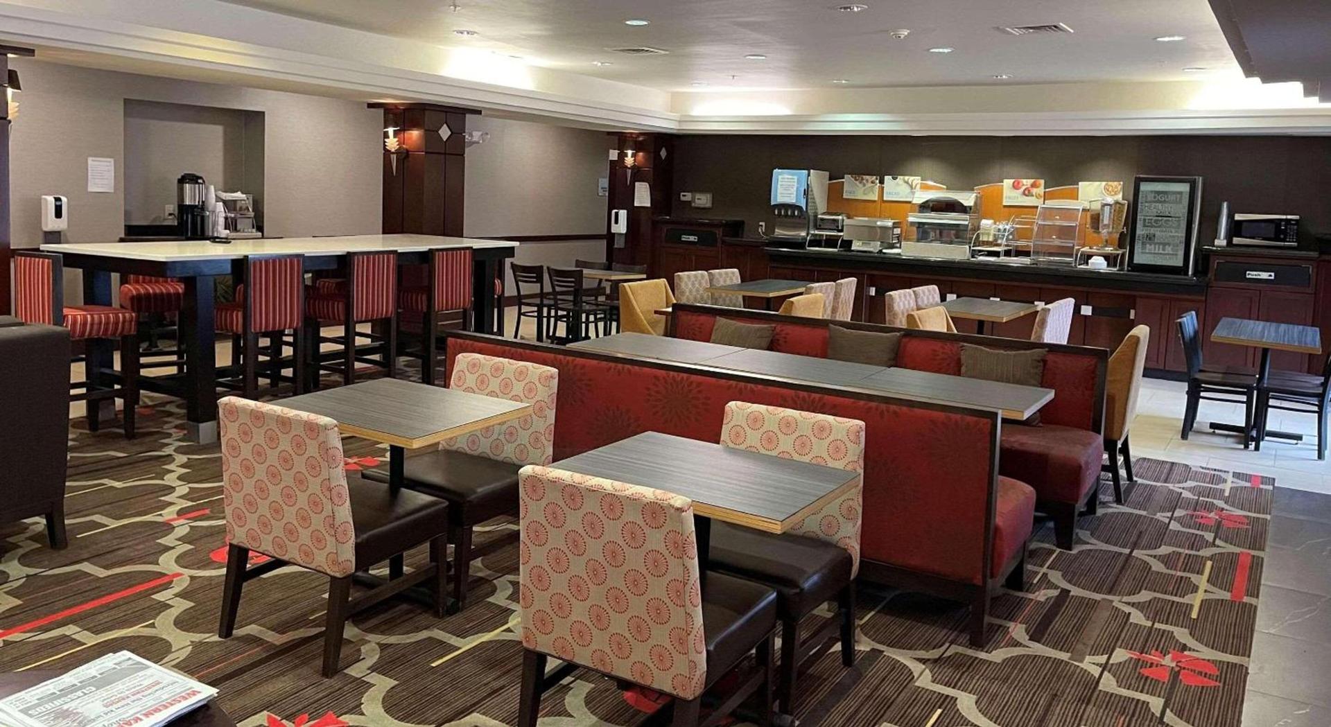 Country Inn & Suites by Radisson, Garden City, KS photo 23