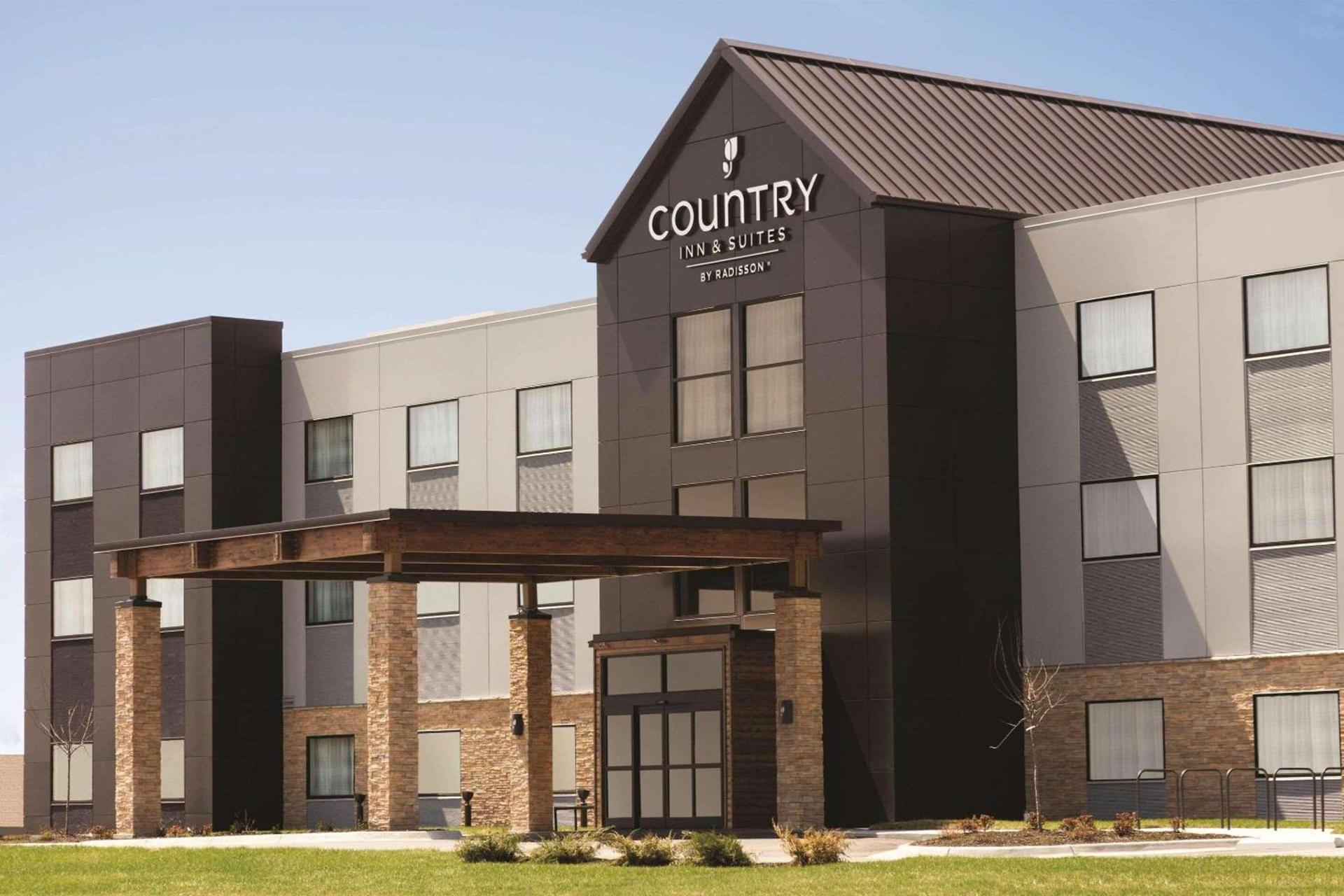 Country Inn & Suites by Radisson, Lawrence, KS photo 2