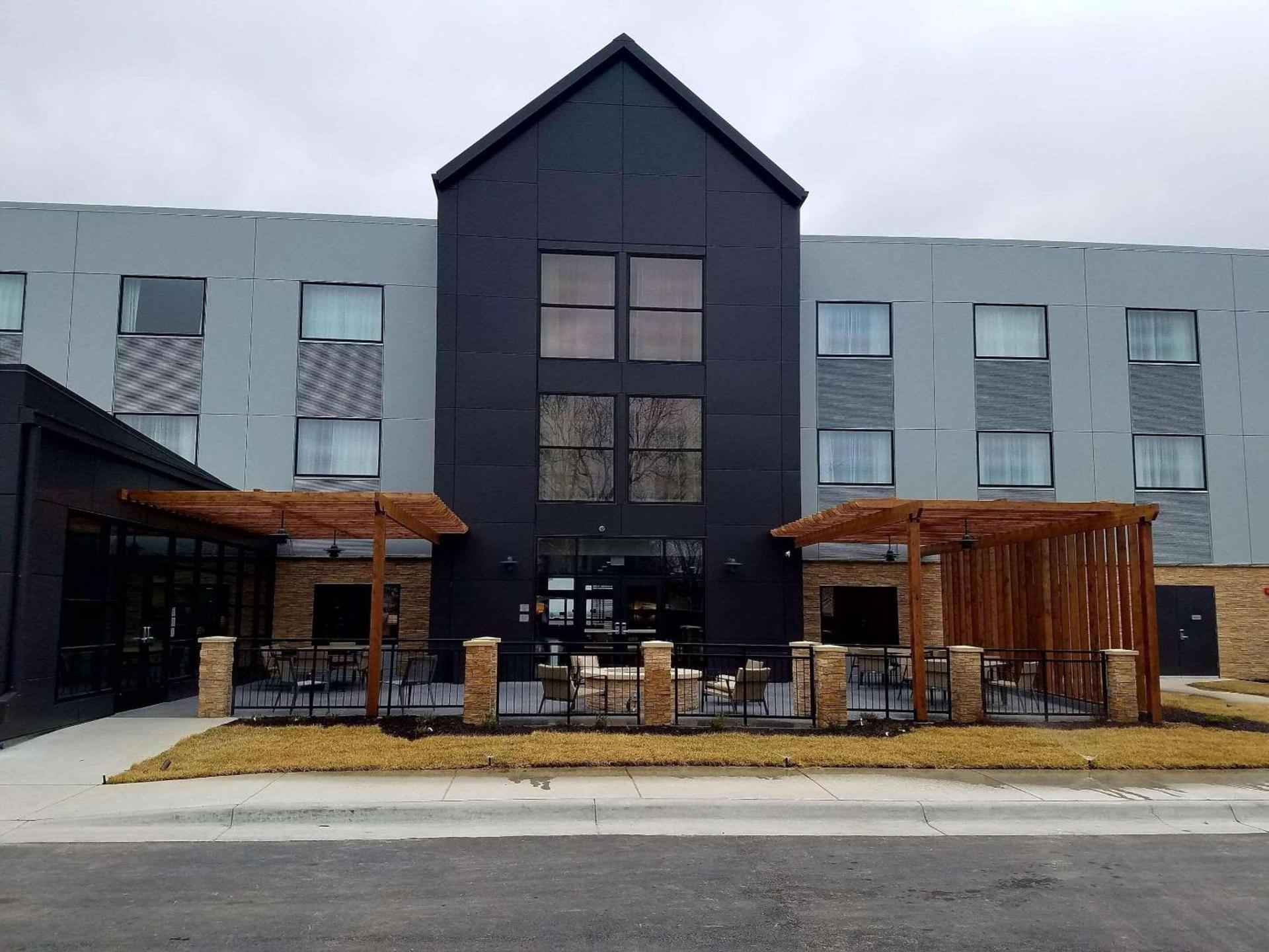Country Inn & Suites by Radisson, Lawrence, KS photo 3