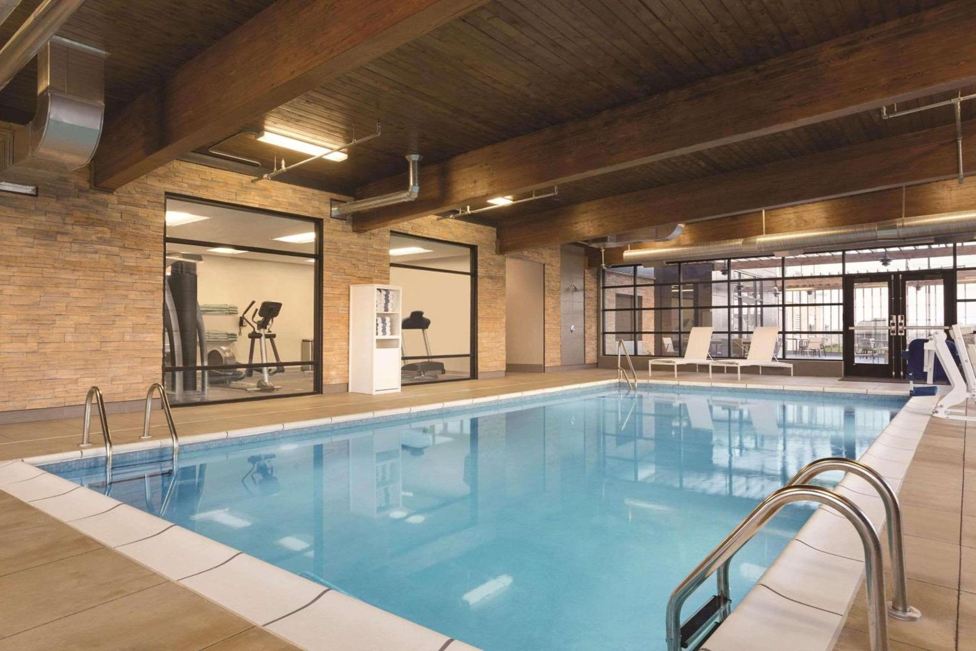 Country Inn & Suites by Radisson, Lawrence, KS photo 10