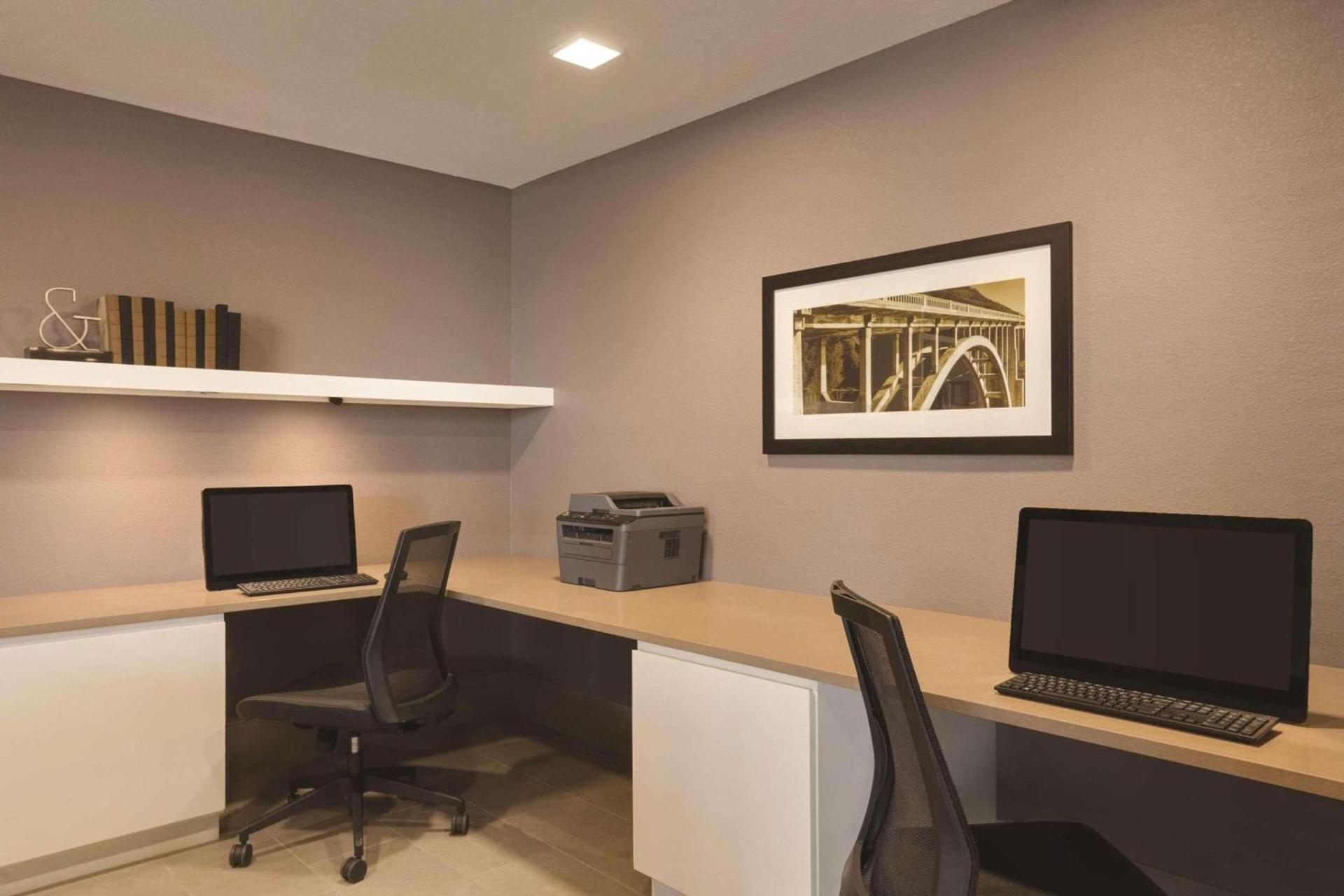 Country Inn & Suites by Radisson, Lawrence, KS photo 13