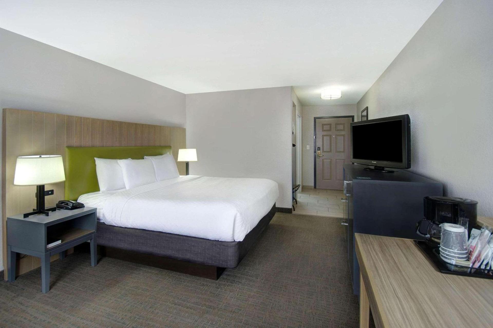 Country Inn & Suites by Radisson, Cincinnati Airport, KY photo 8