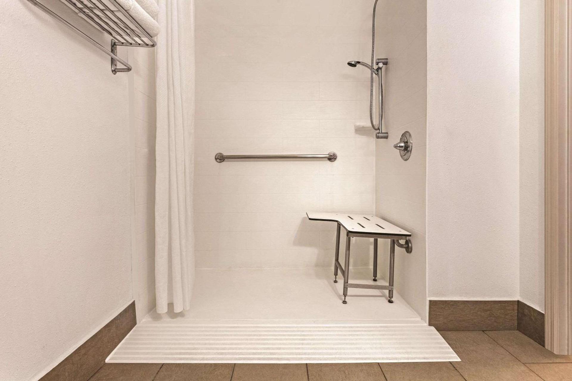Country Inn & Suites by Radisson, Georgetown, KY photo 12