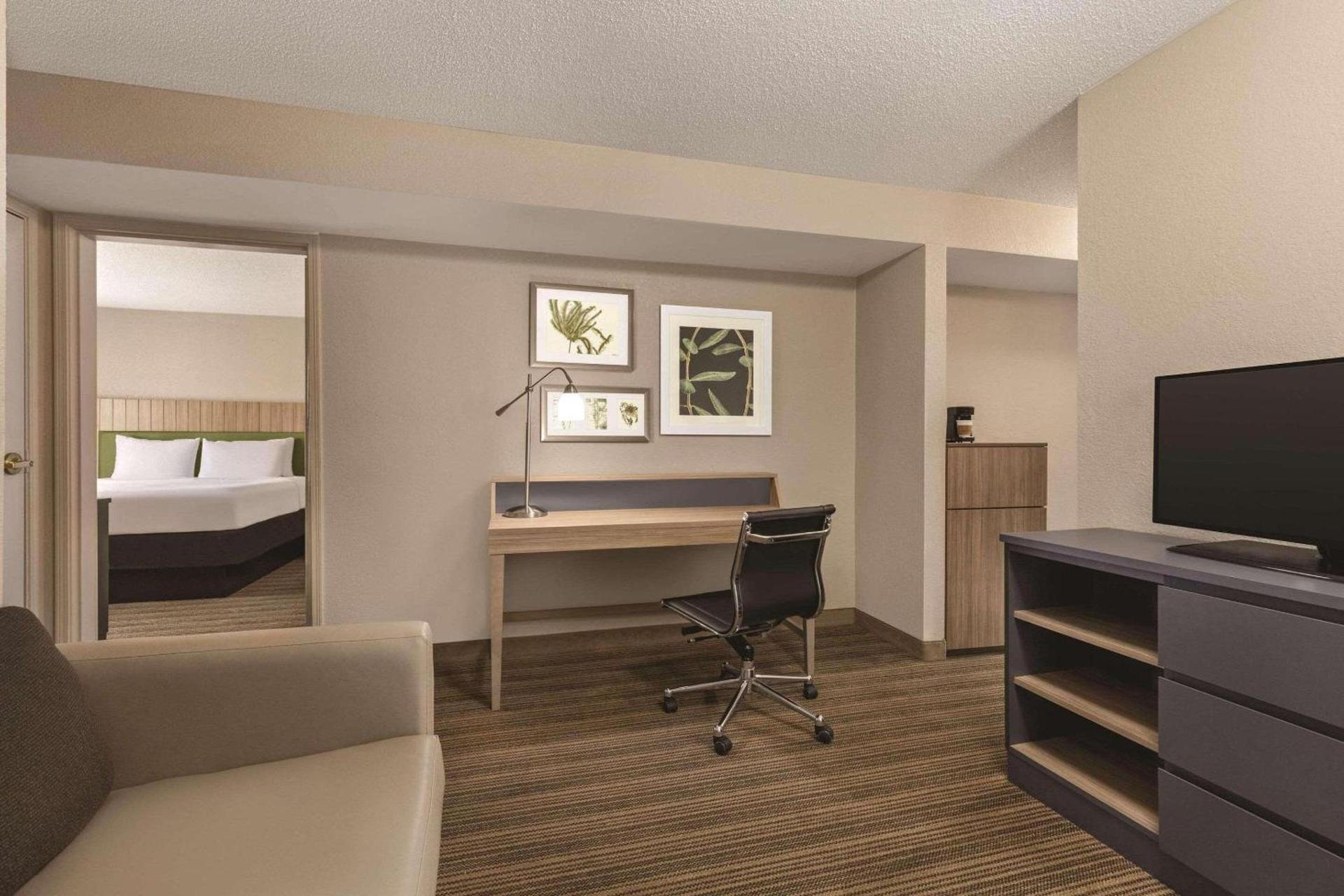 Country Inn & Suites by Radisson, Georgetown, KY photo 21