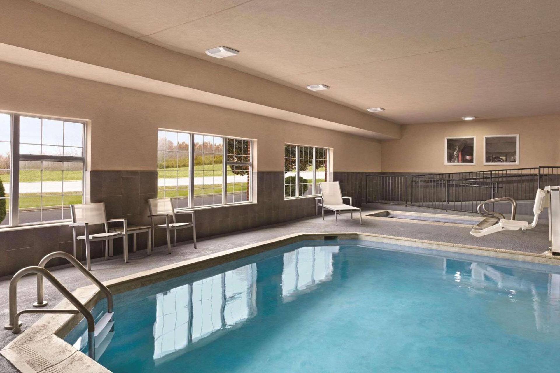 Country Inn & Suites by Radisson, Georgetown, KY photo 25
