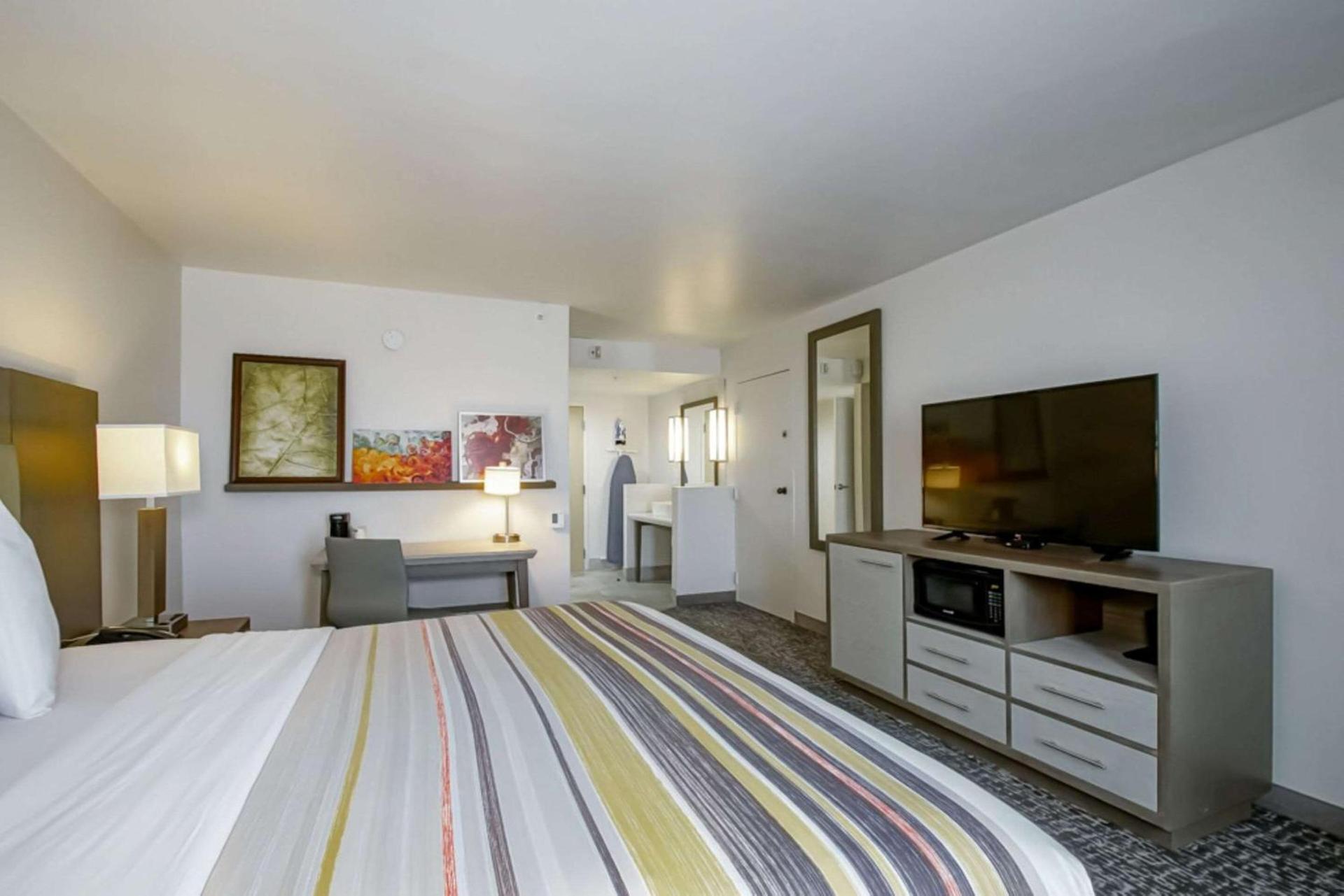 Country Inn & Suites by Radisson, New Orleans I-10 East, LA photo 7
