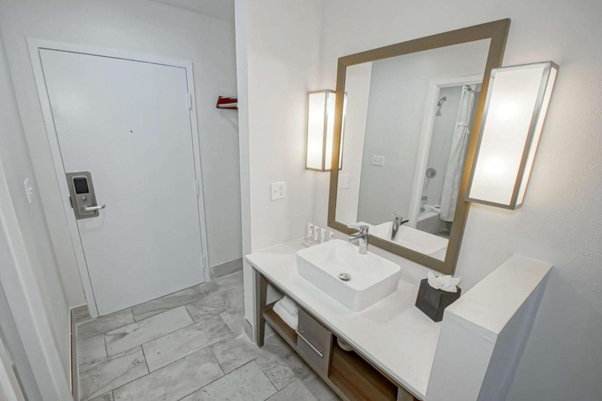 Country Inn & Suites by Radisson, New Orleans I-10 East, LA photo 13