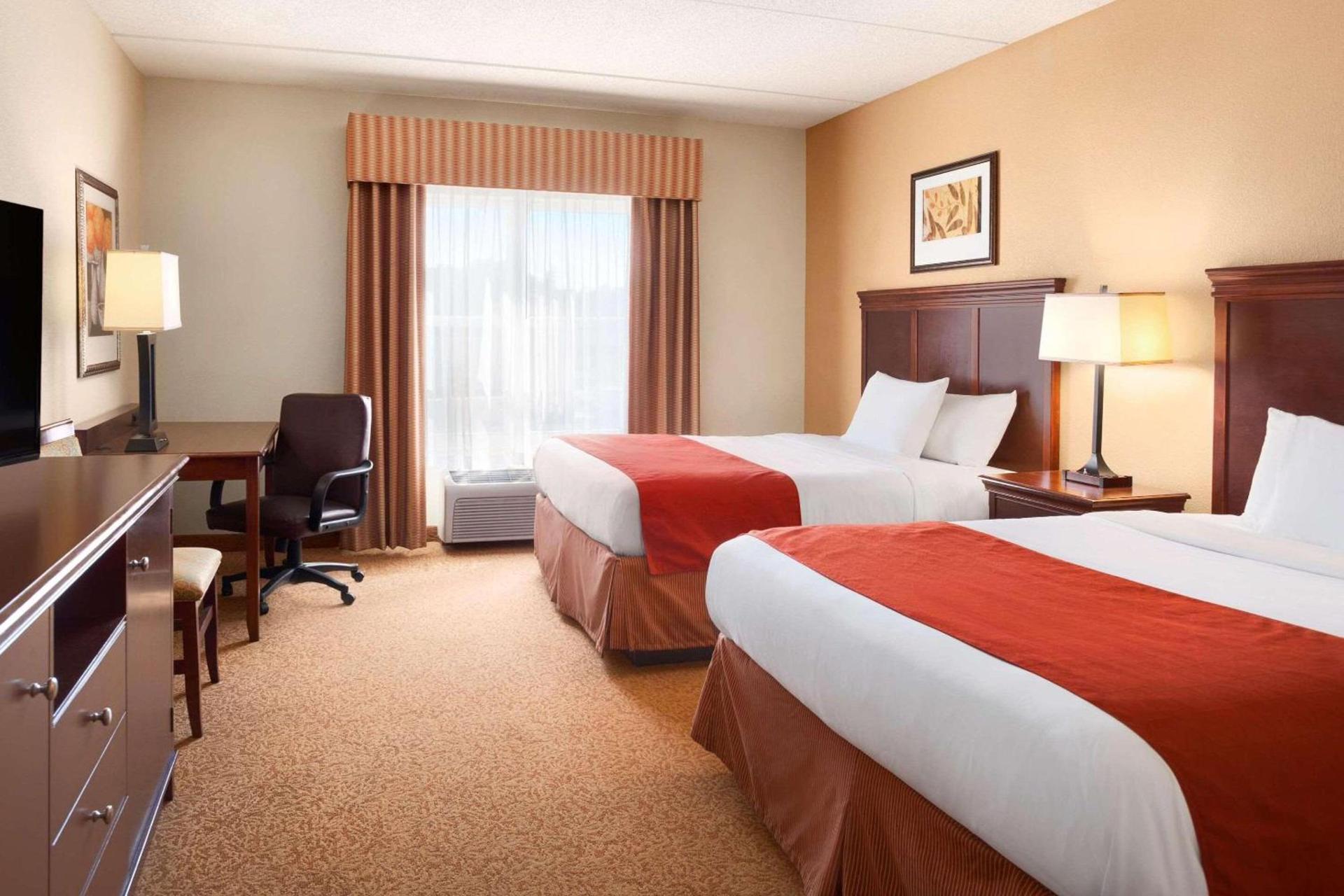 Spark by Hilton California Lexington Park photo 4