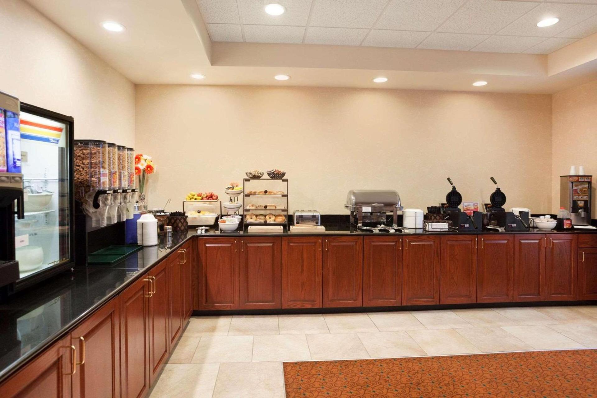 Spark by Hilton California Lexington Park photo 12