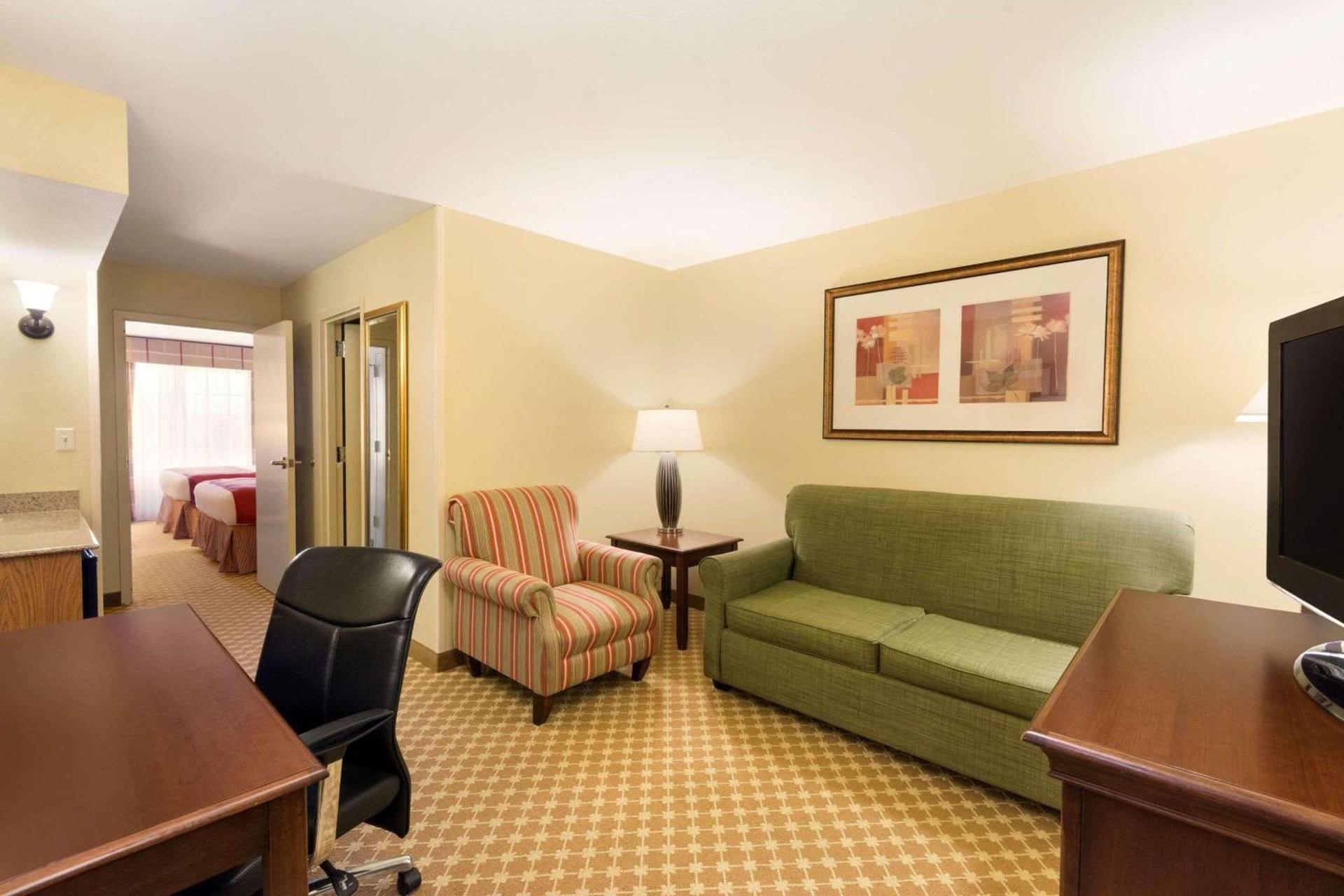 Country Inn & Suites by Radisson, Covington, LA photo 9