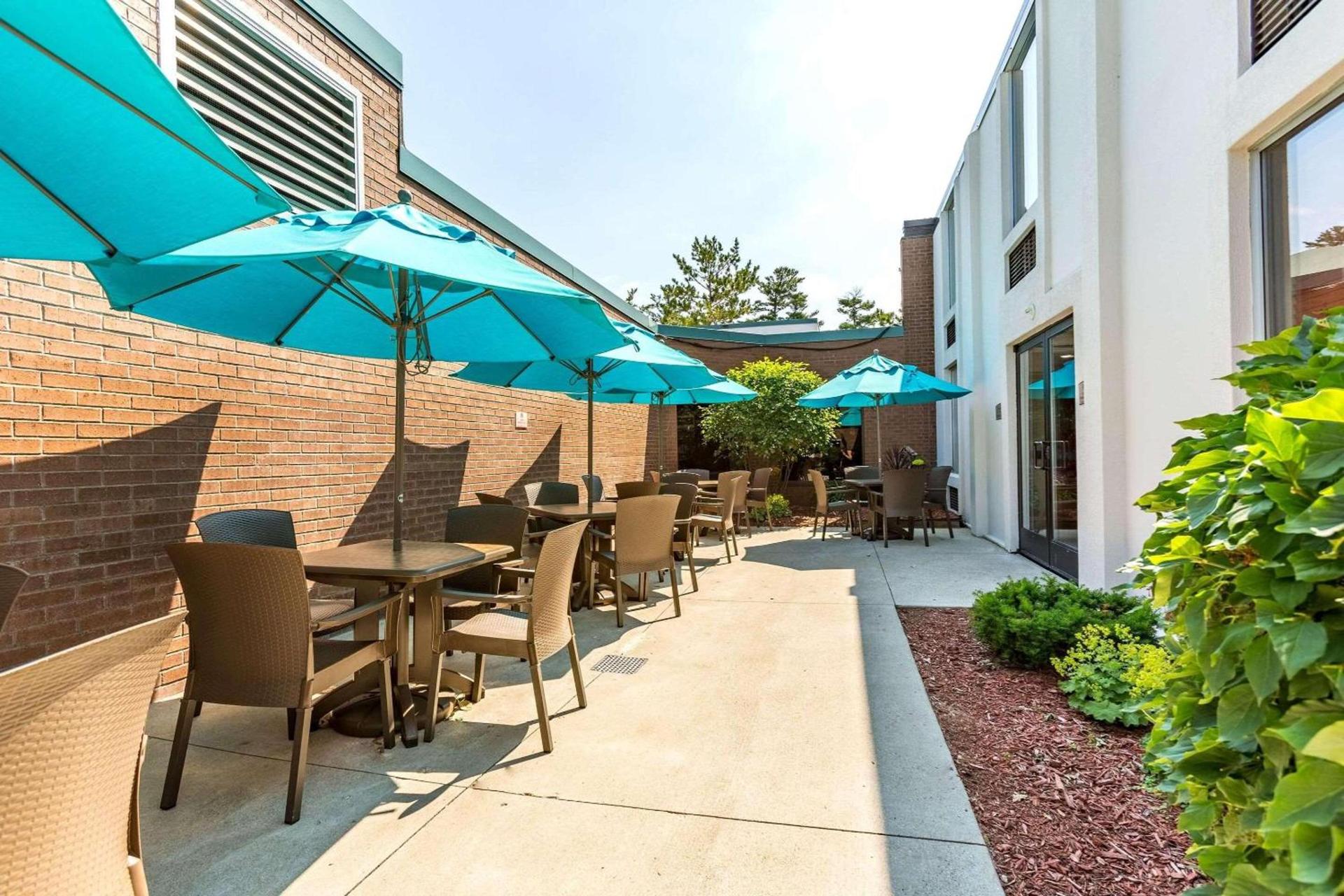 Country Inn & Suites by Radisson, Traverse City, MI photo 51