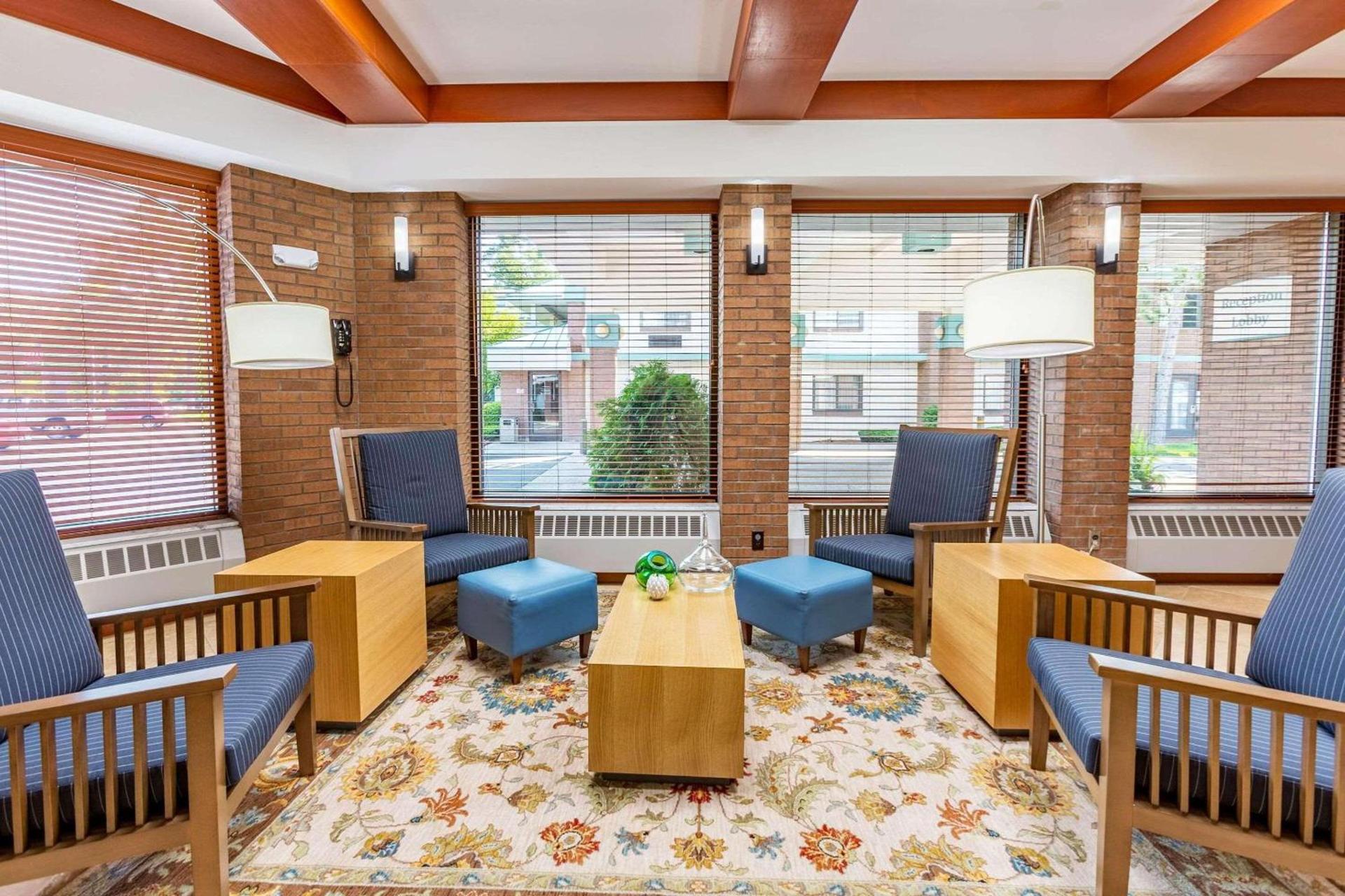 Country Inn & Suites by Radisson, Traverse City, MI photo 6