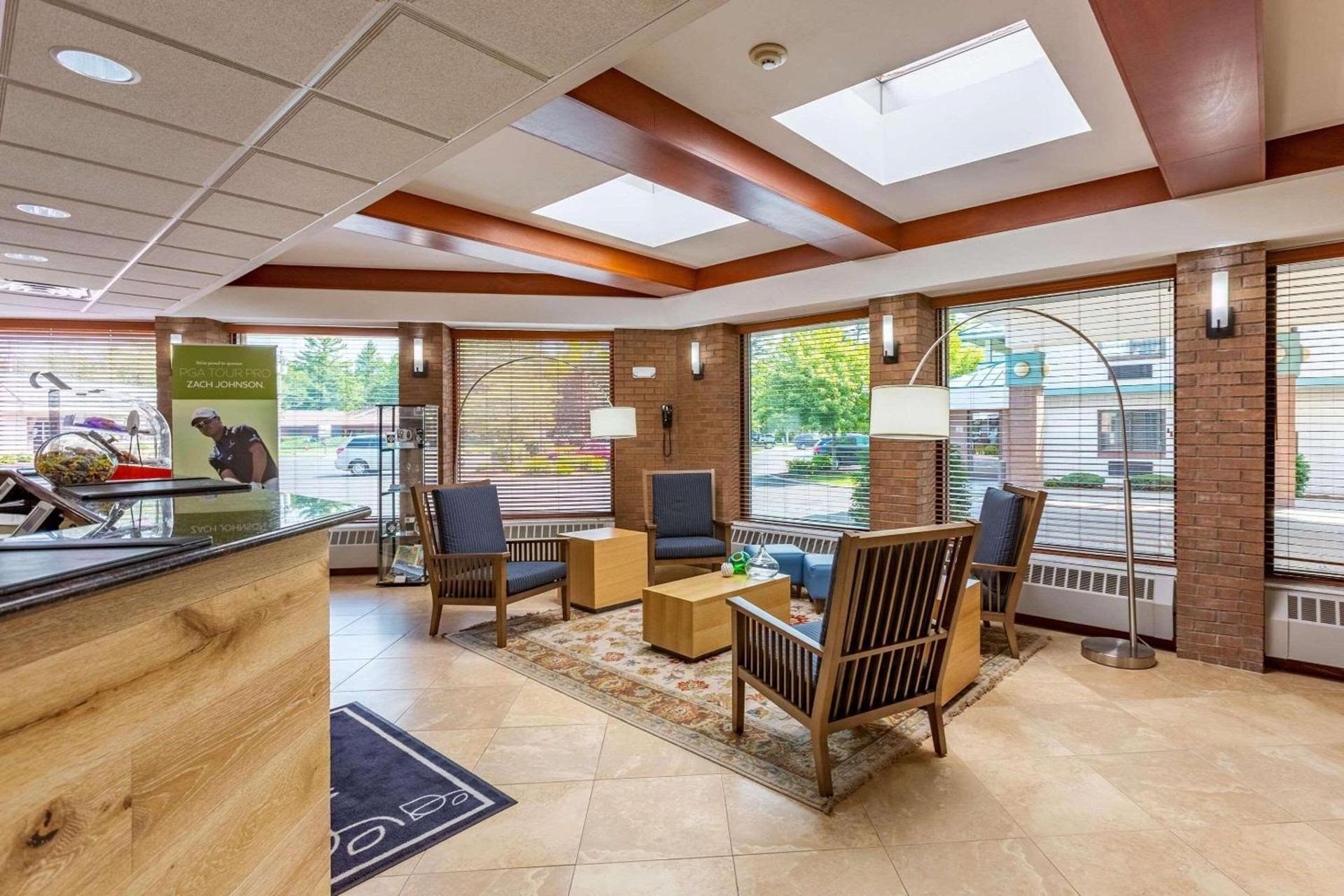 Country Inn & Suites by Radisson, Traverse City, MI photo 4