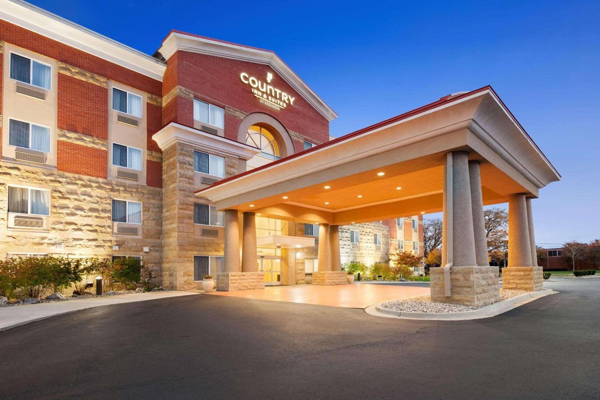 Country Inn & Suites by Radisson, Dearborn, MI photo 2