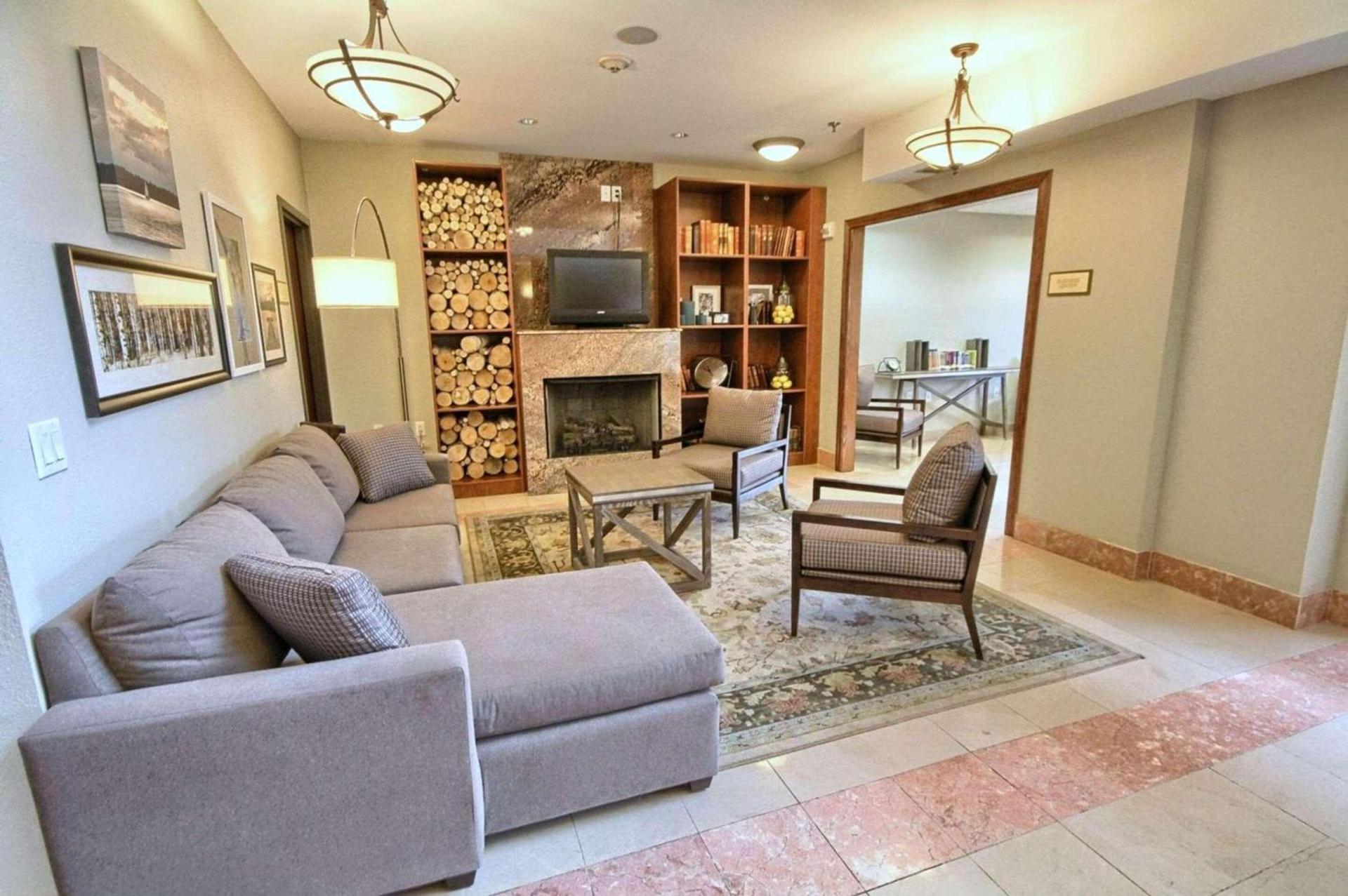 Country Inn & Suites by Radisson, Dearborn, MI photo 6
