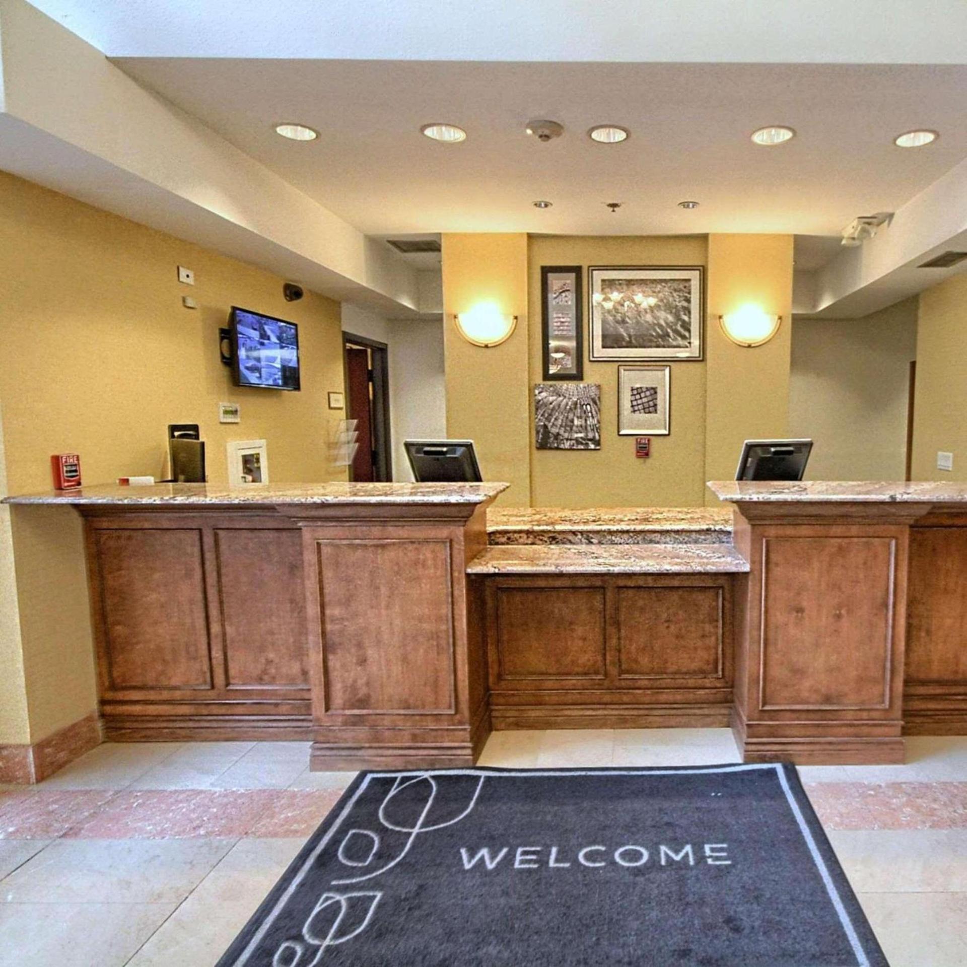 Country Inn & Suites by Radisson, Dearborn, MI photo 8
