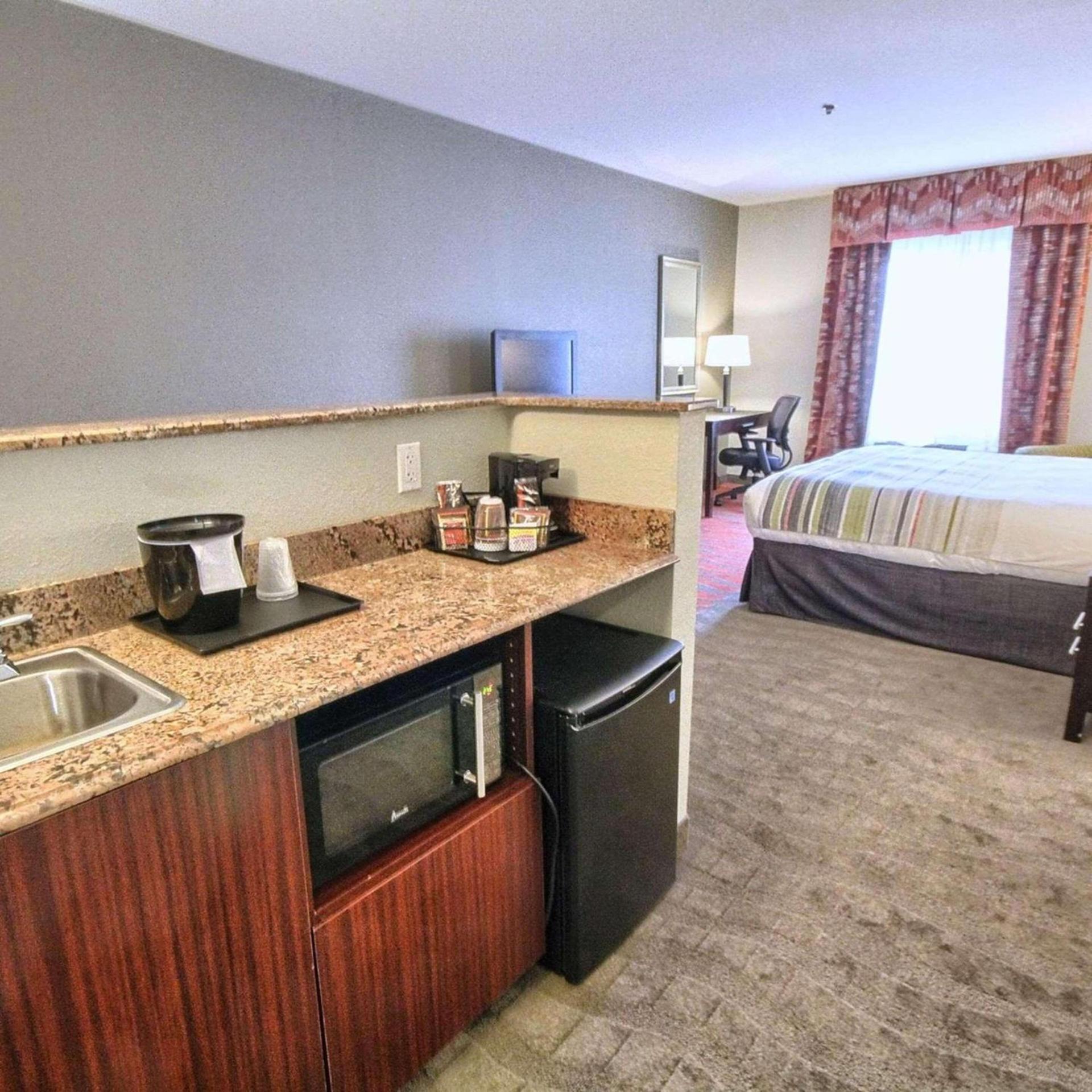Country Inn & Suites by Radisson, Dearborn, MI photo 13