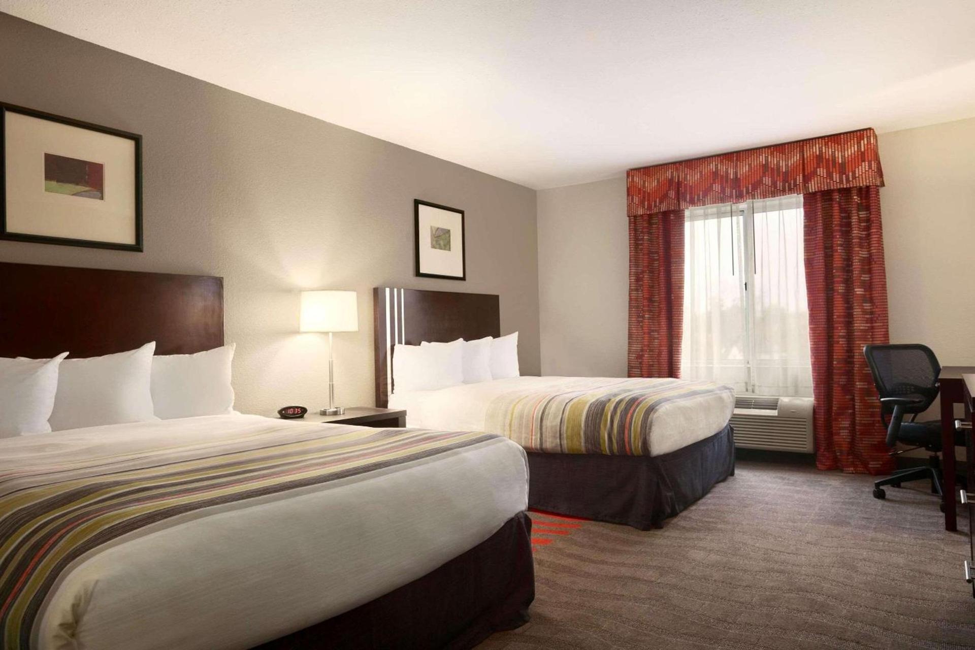 Country Inn & Suites by Radisson, Dearborn, MI photo 9