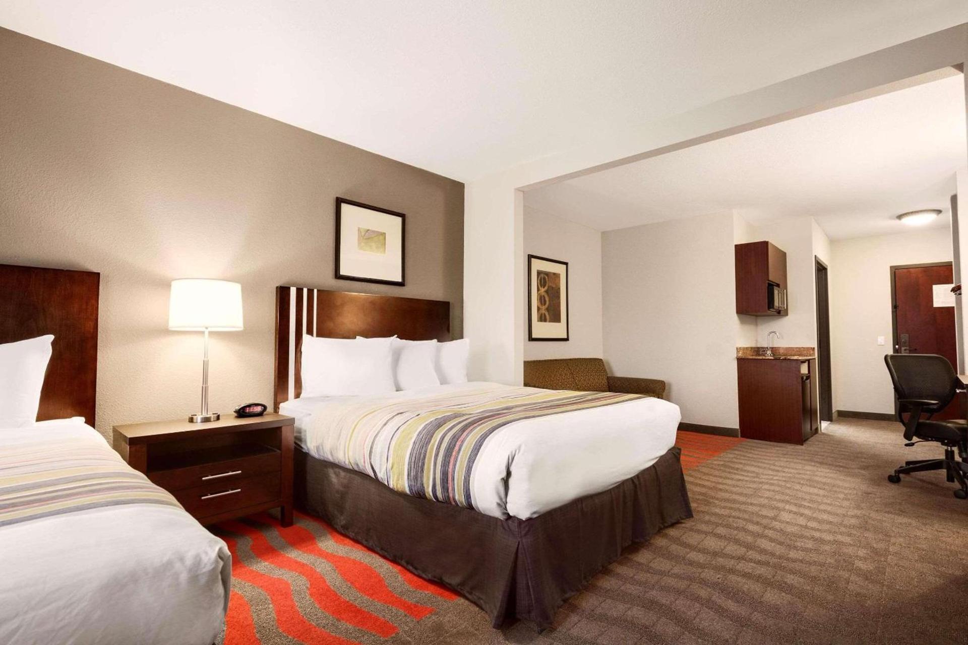 Country Inn & Suites by Radisson, Dearborn, MI photo 14