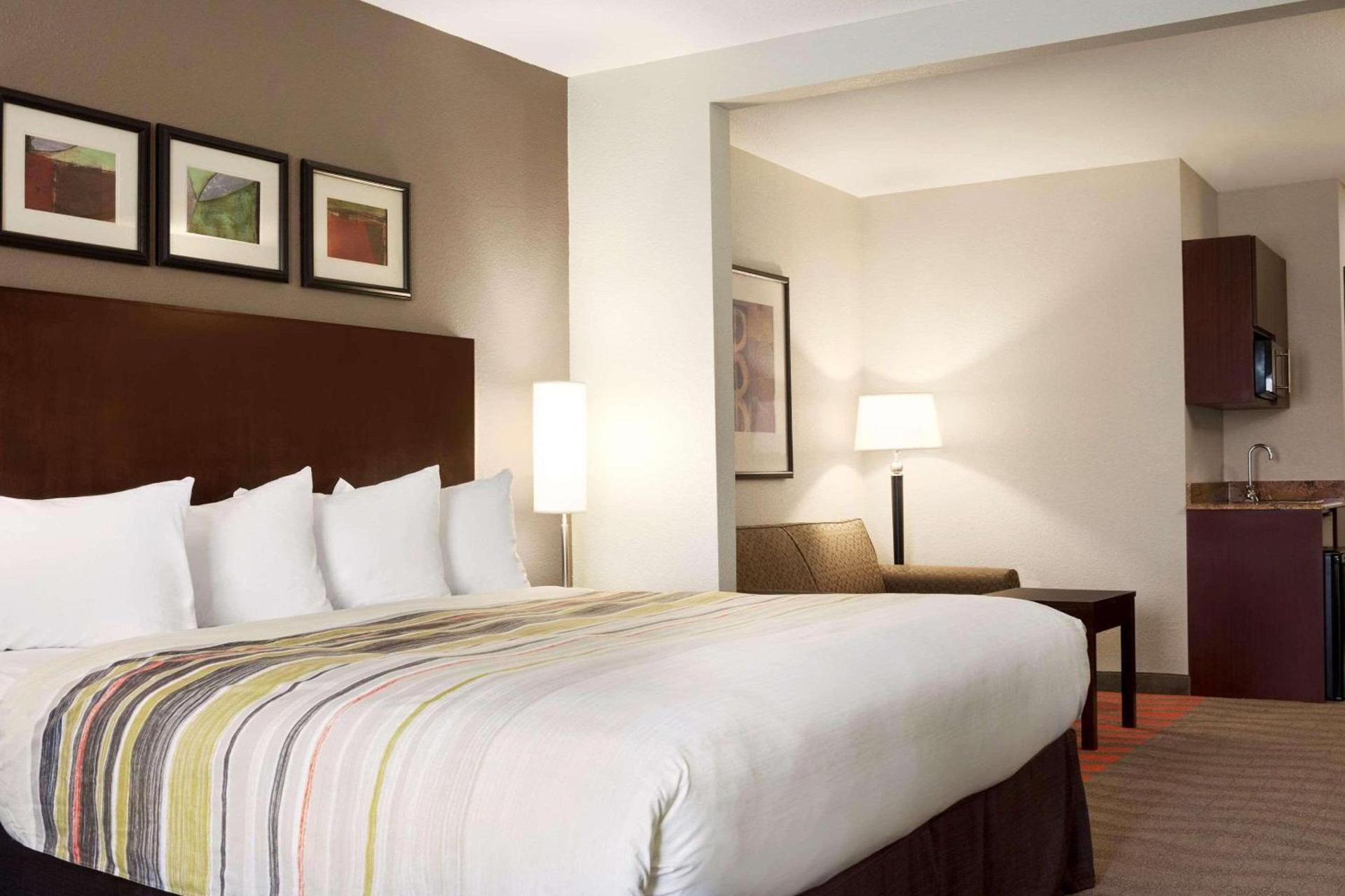 Country Inn & Suites by Radisson, Dearborn, MI photo 18