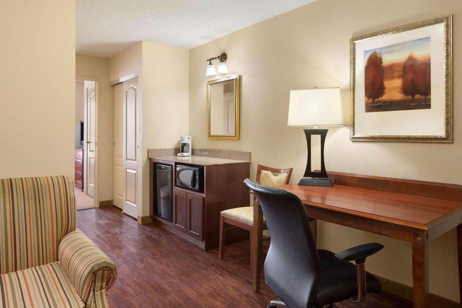 Country Inn & Suites by Radisson, Baltimore North, MD photo 8