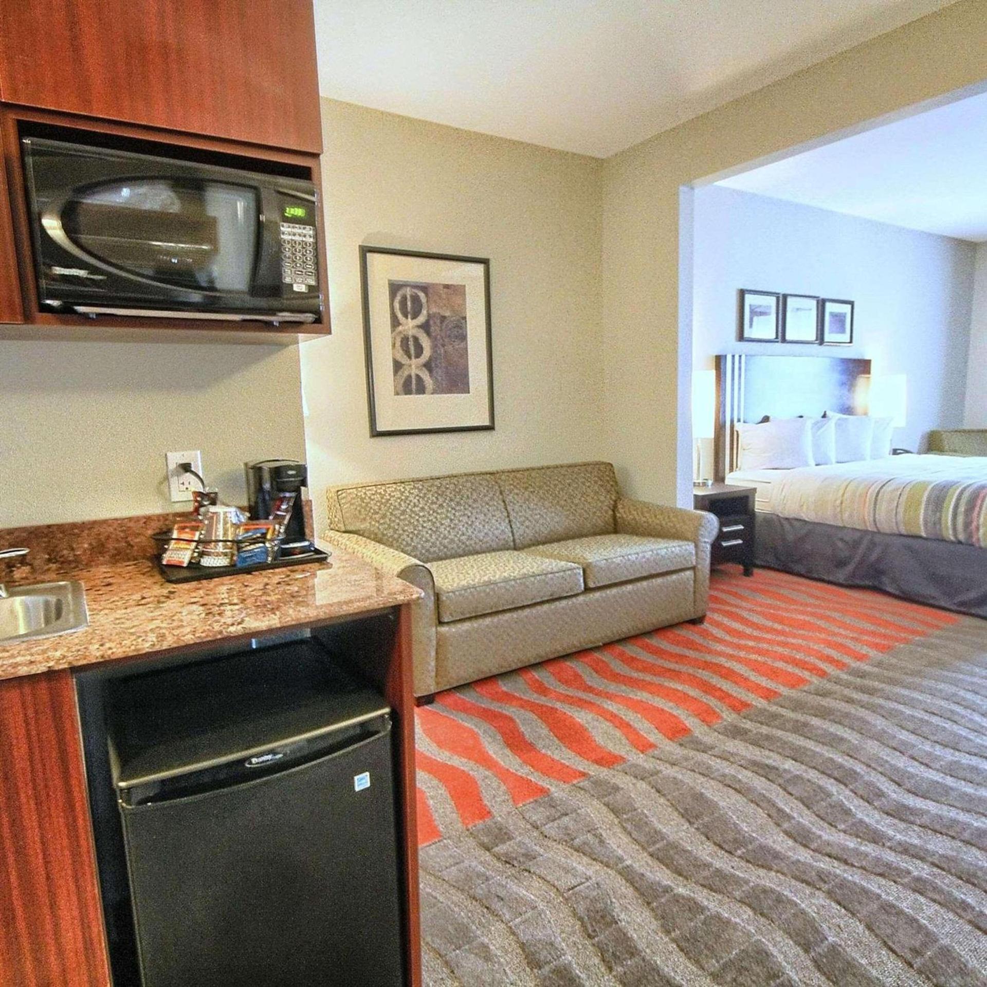 Country Inn & Suites by Radisson, Dearborn, MI photo 16
