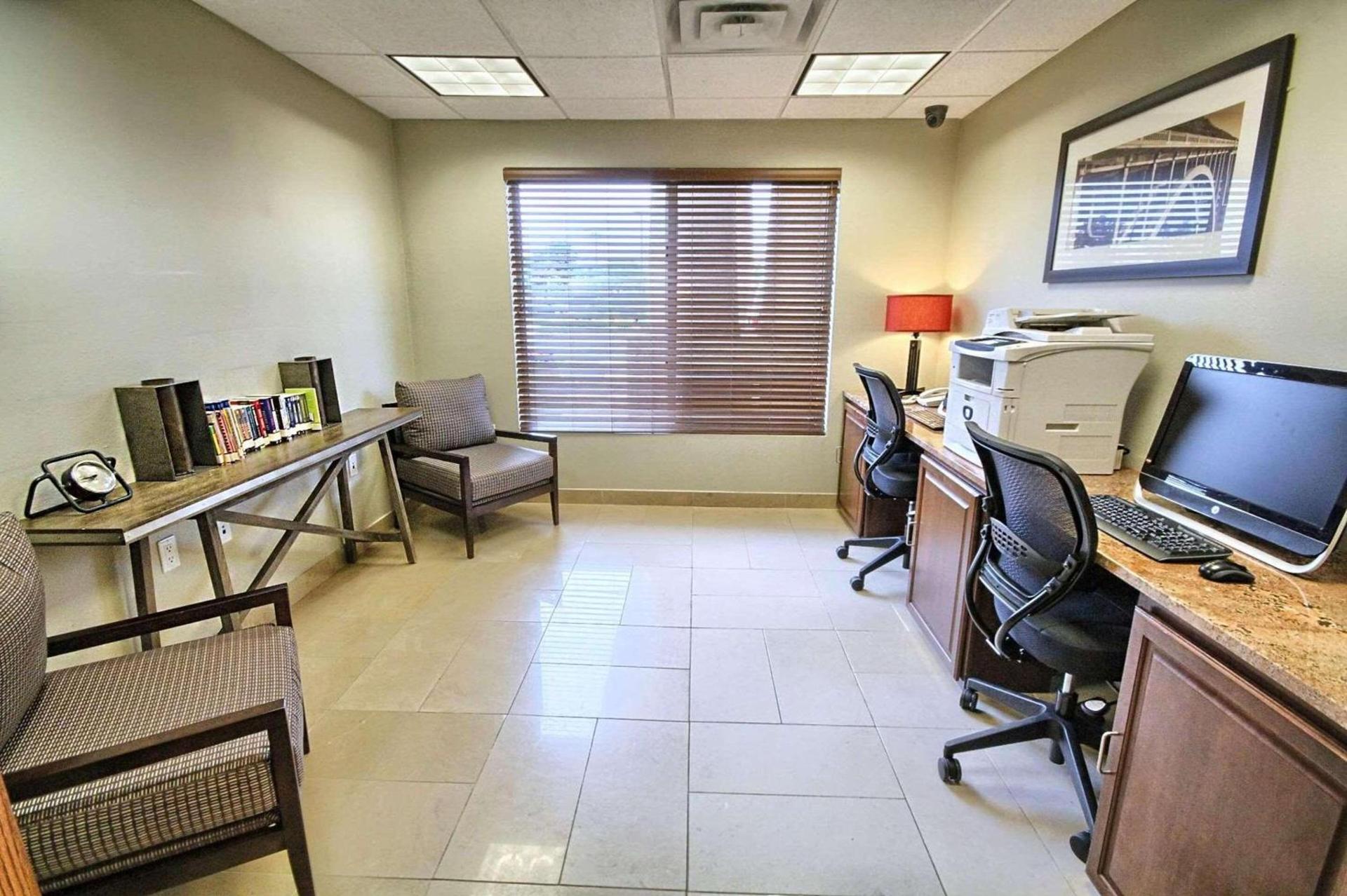 Country Inn & Suites by Radisson, Dearborn, MI photo 23