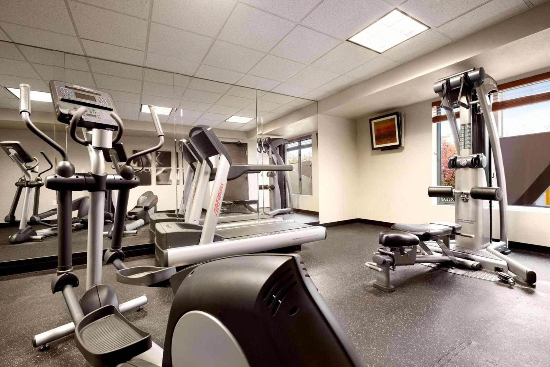 Country Inn & Suites by Radisson, Dearborn, MI photo 20