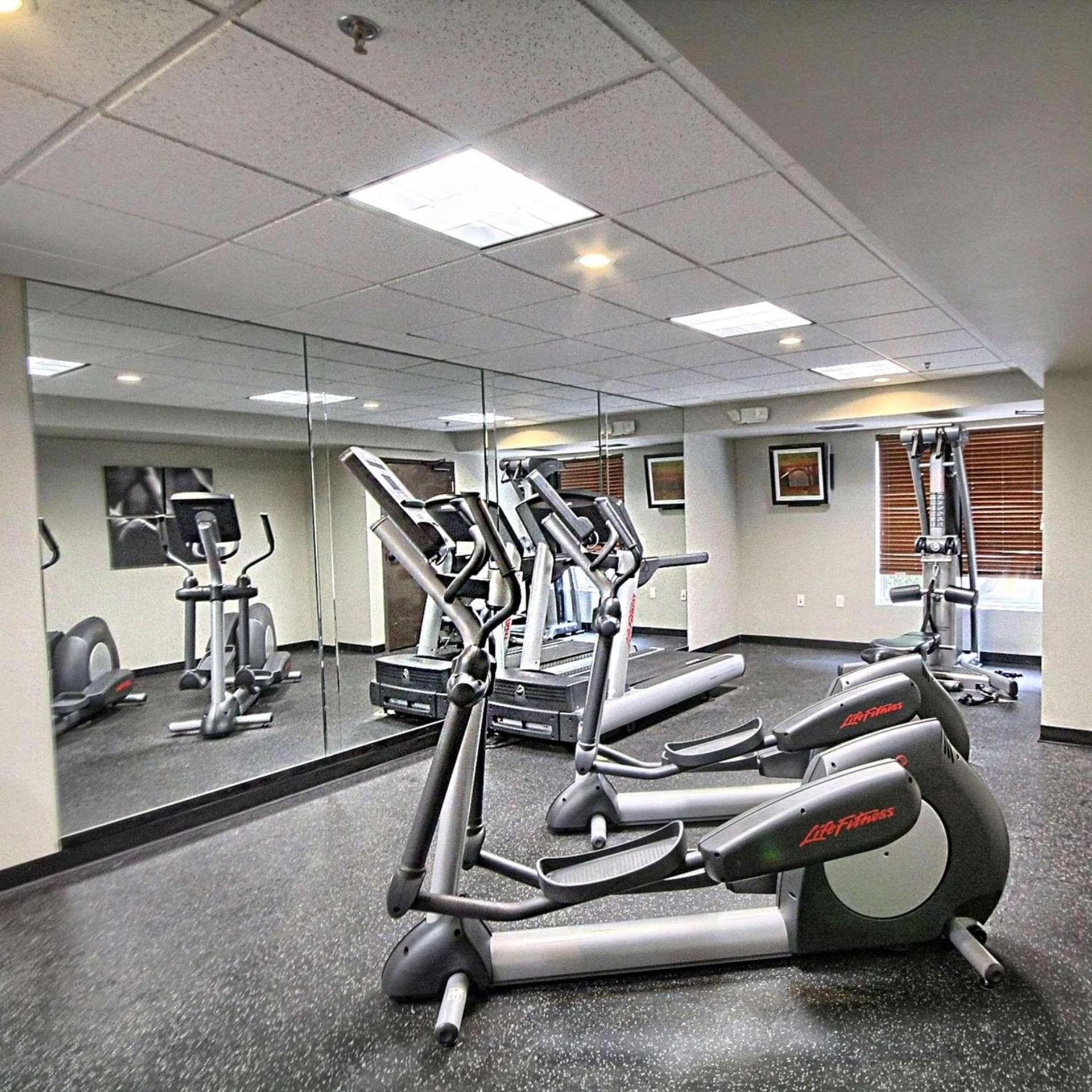 Country Inn & Suites by Radisson, Dearborn, MI photo 21