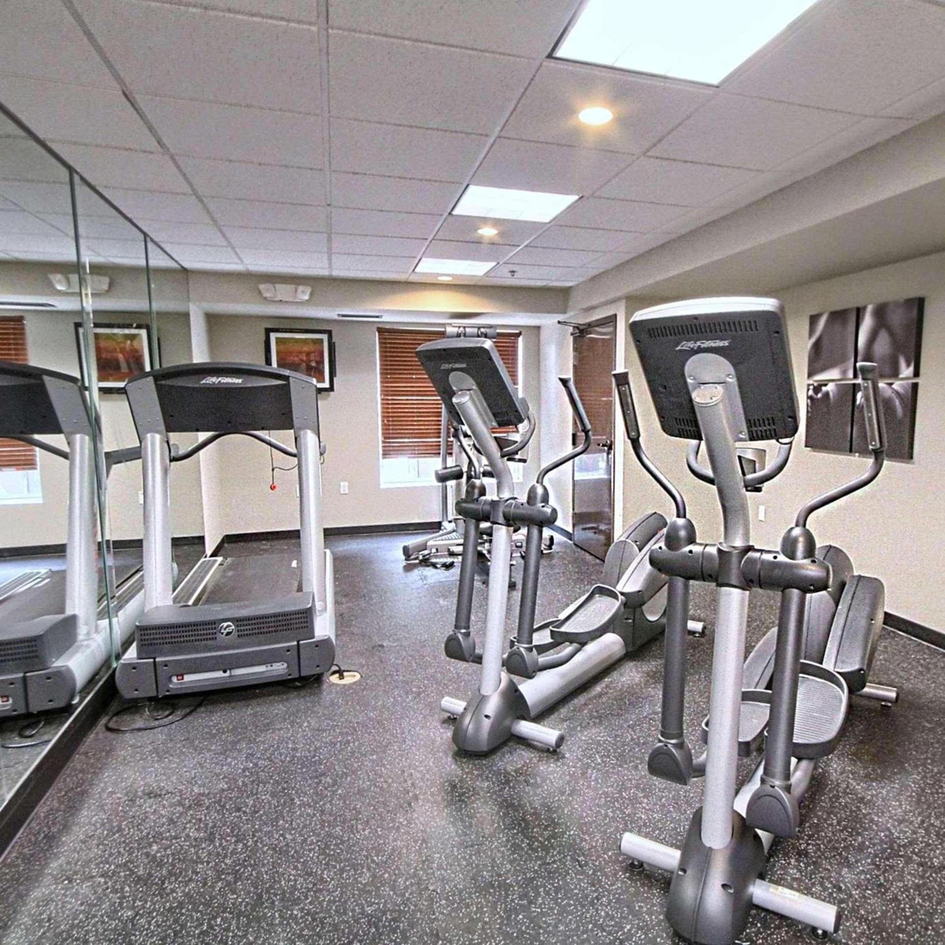 Country Inn & Suites by Radisson, Dearborn, MI photo 22